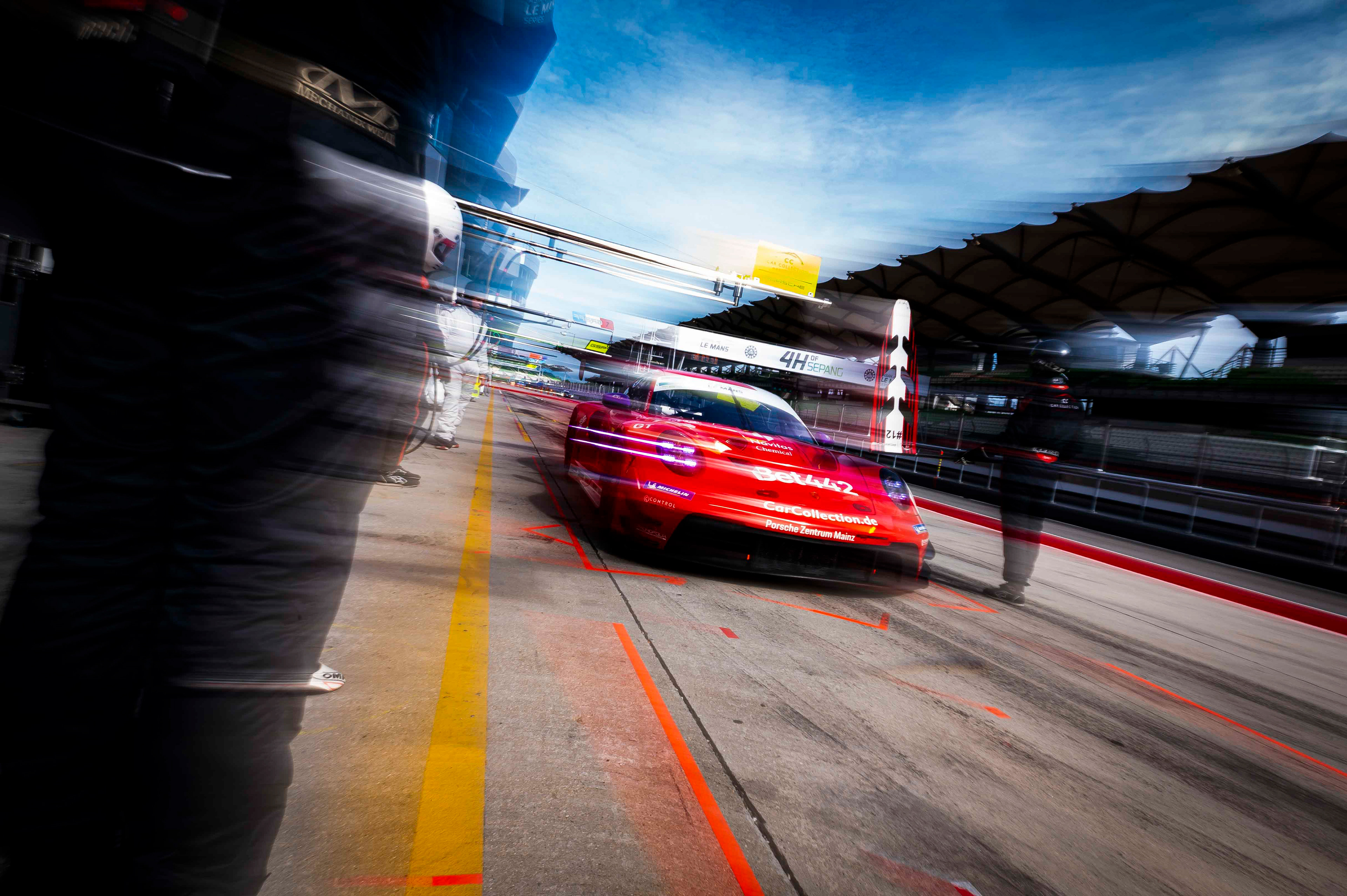 #12 Car Collection Porsche 911 GT3 R: Bashar Mardini, James Kell, Nico Menzel