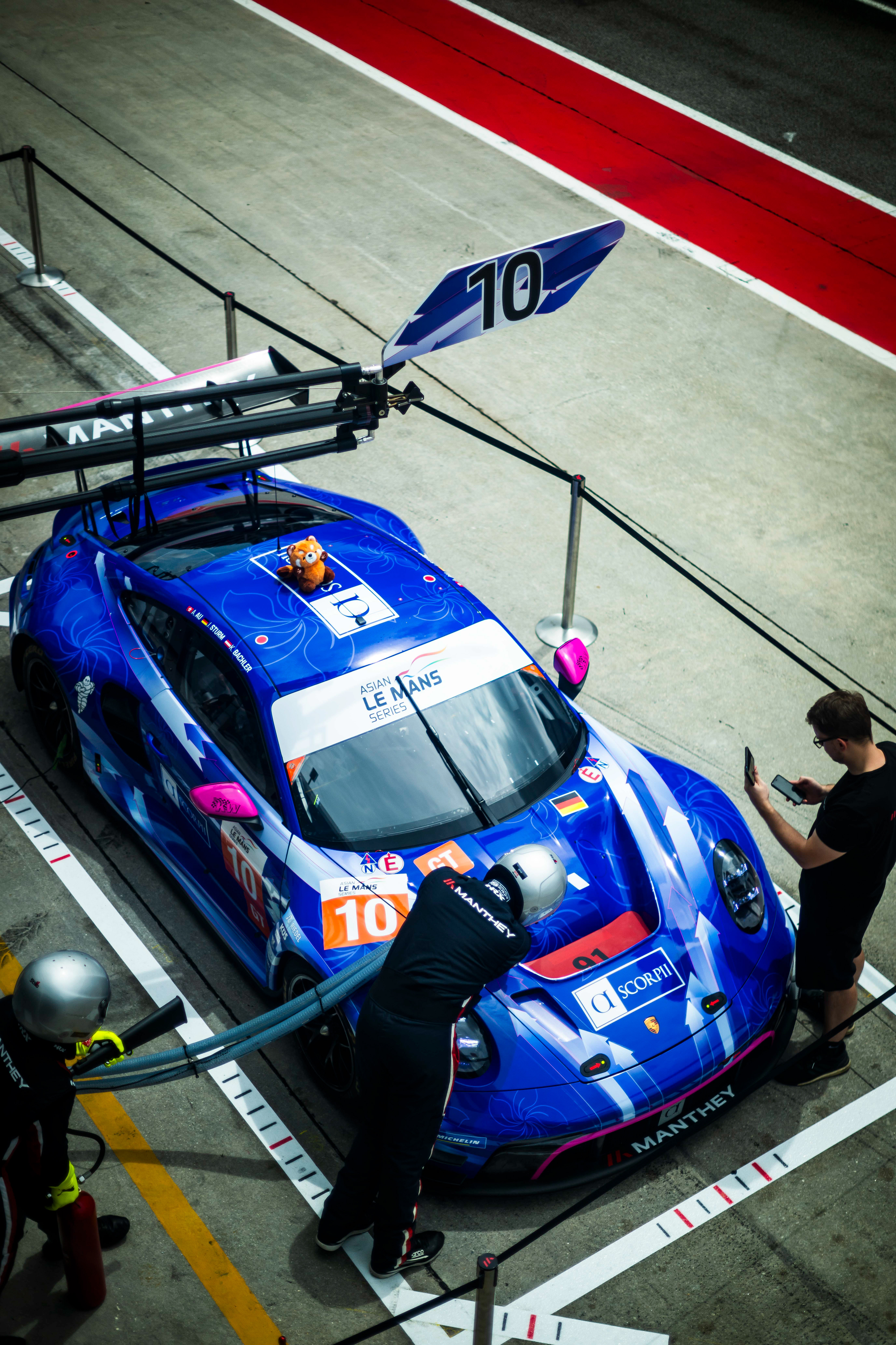 #10 Manthey Porsche 911 GT3 R: Antares Au, Klaus Bachler, Joel Sturm