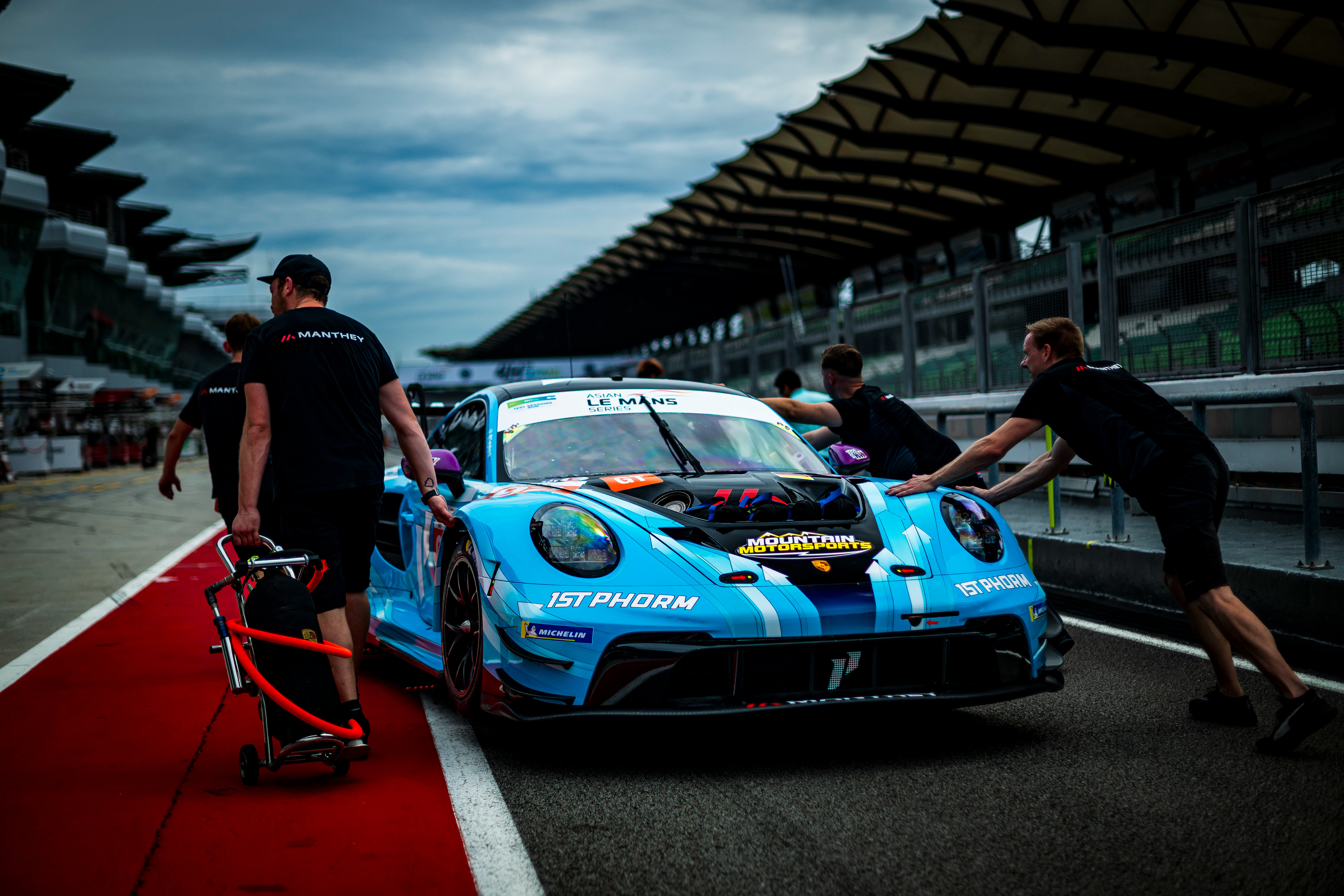 #92 Manthey EMA Porsche 911 GT3 R: Ryan Hardwick, Riccardo Pera, Richard Lietz