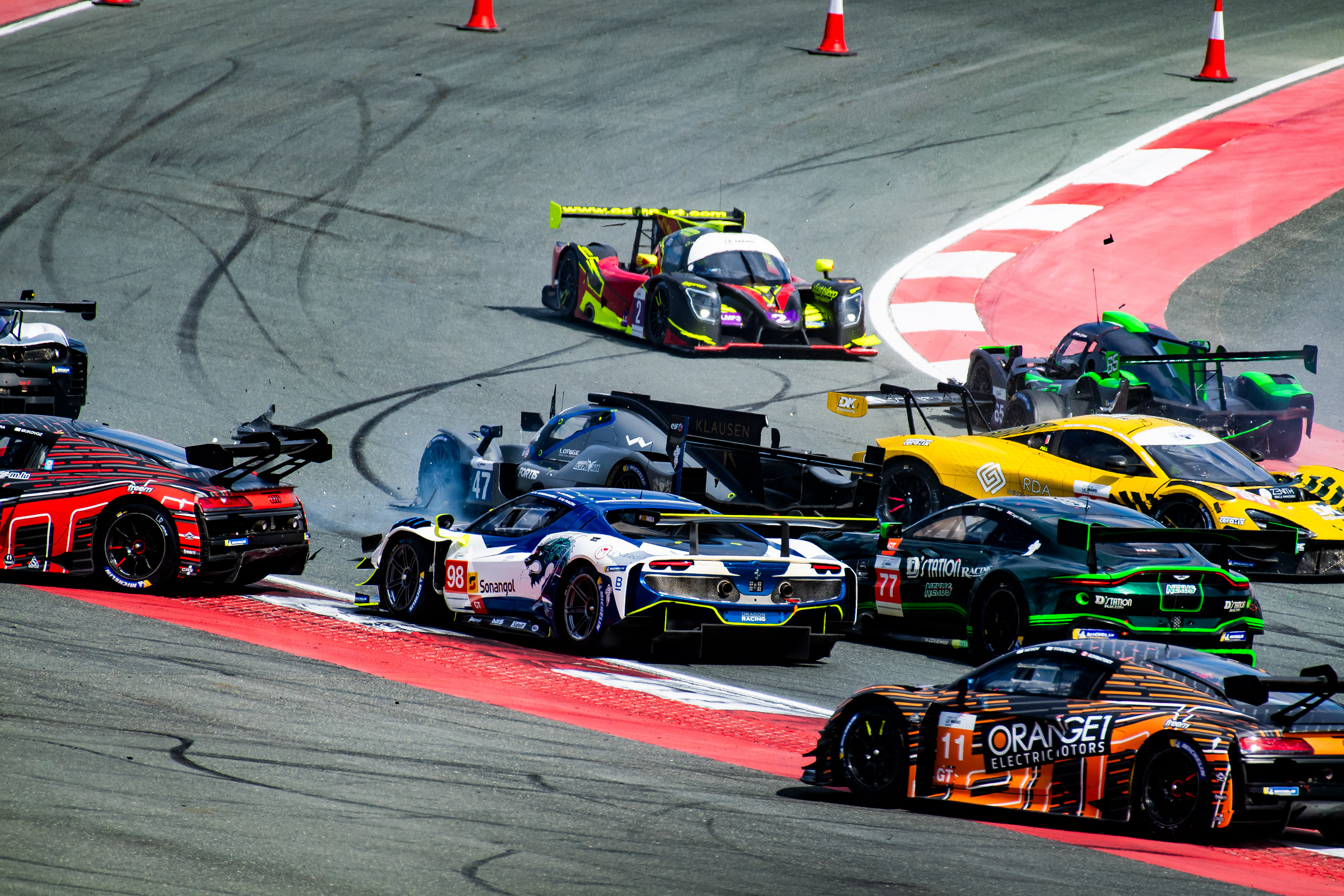 4H of Dubai - Race Start, T1 Crash