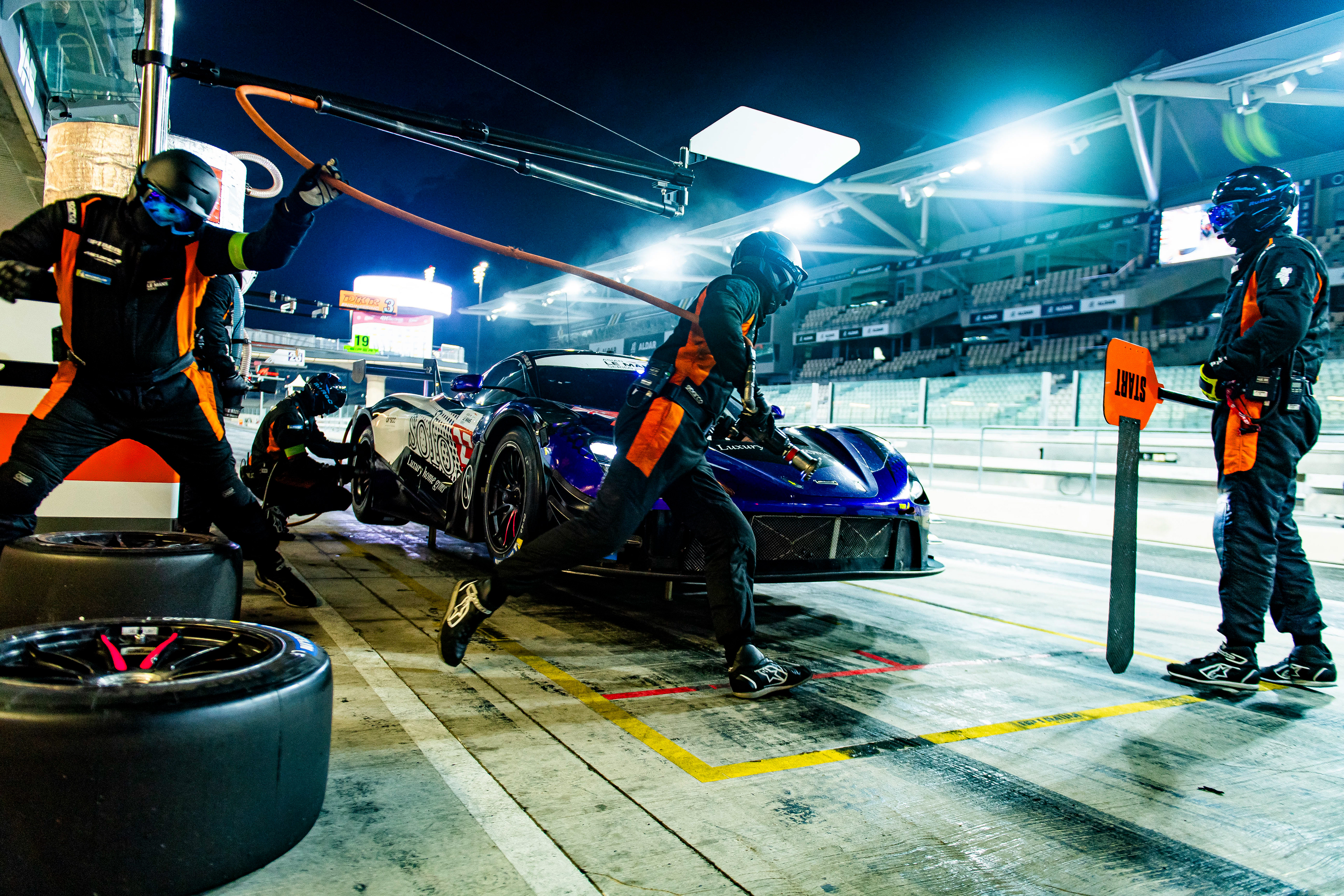 #27 OPTIMUM MOTORSPORT McLaren 720S GT3 of Mark Radcliffe, Rob Bell, Ollie Millroy