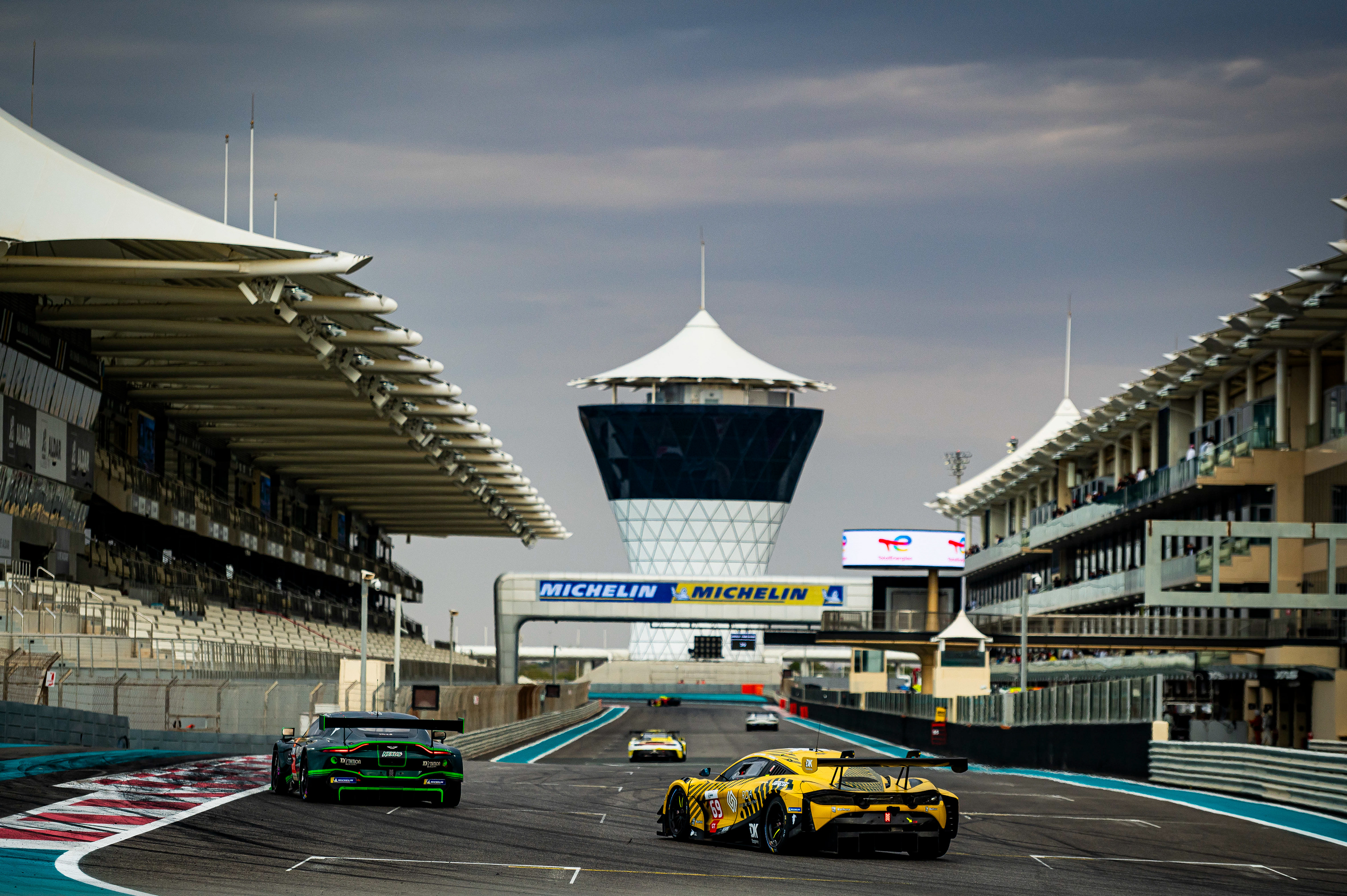 #69 OPTIMUM MOTORSPORT McLaren 720S GT3 of Sam De Haan, James Cottingham, Tom Gamble