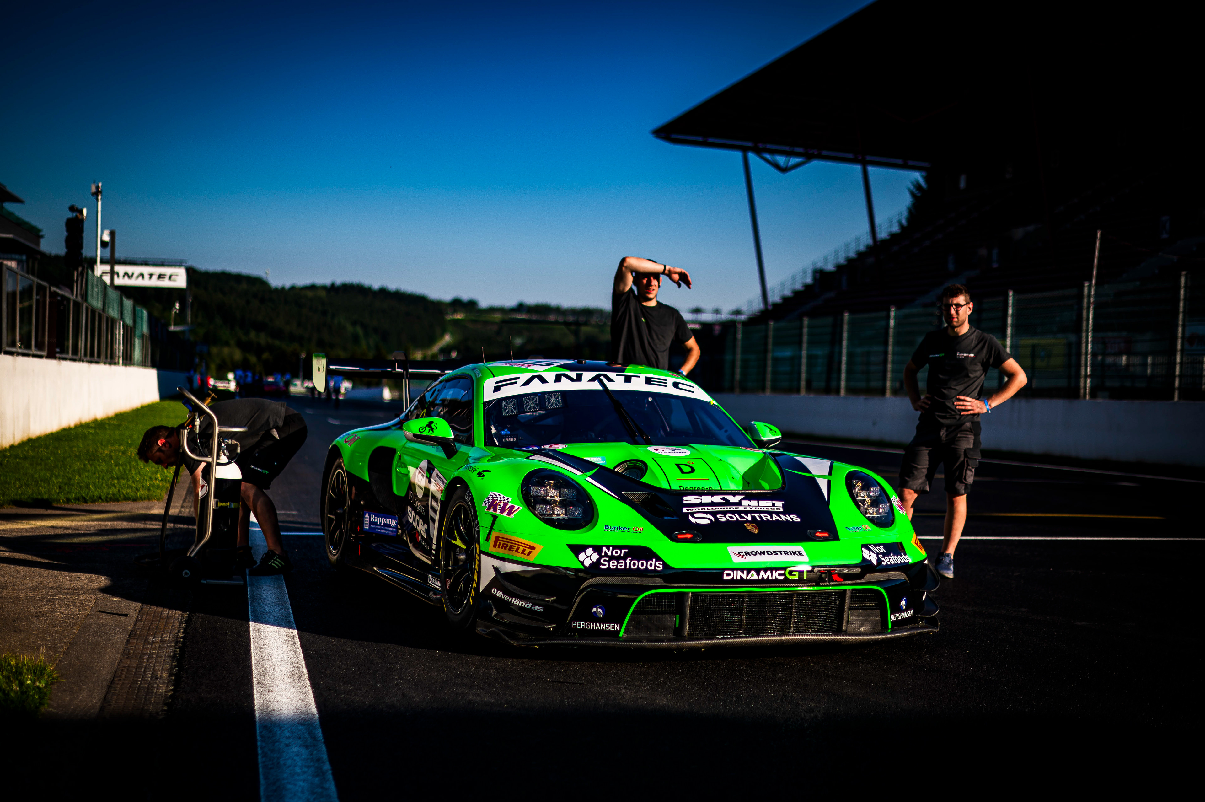 #55 Dinamic GT Porsche 911 GT3 R (992): Theo Nouet, Jop Rappange, Marius Nakken, Axel Blom