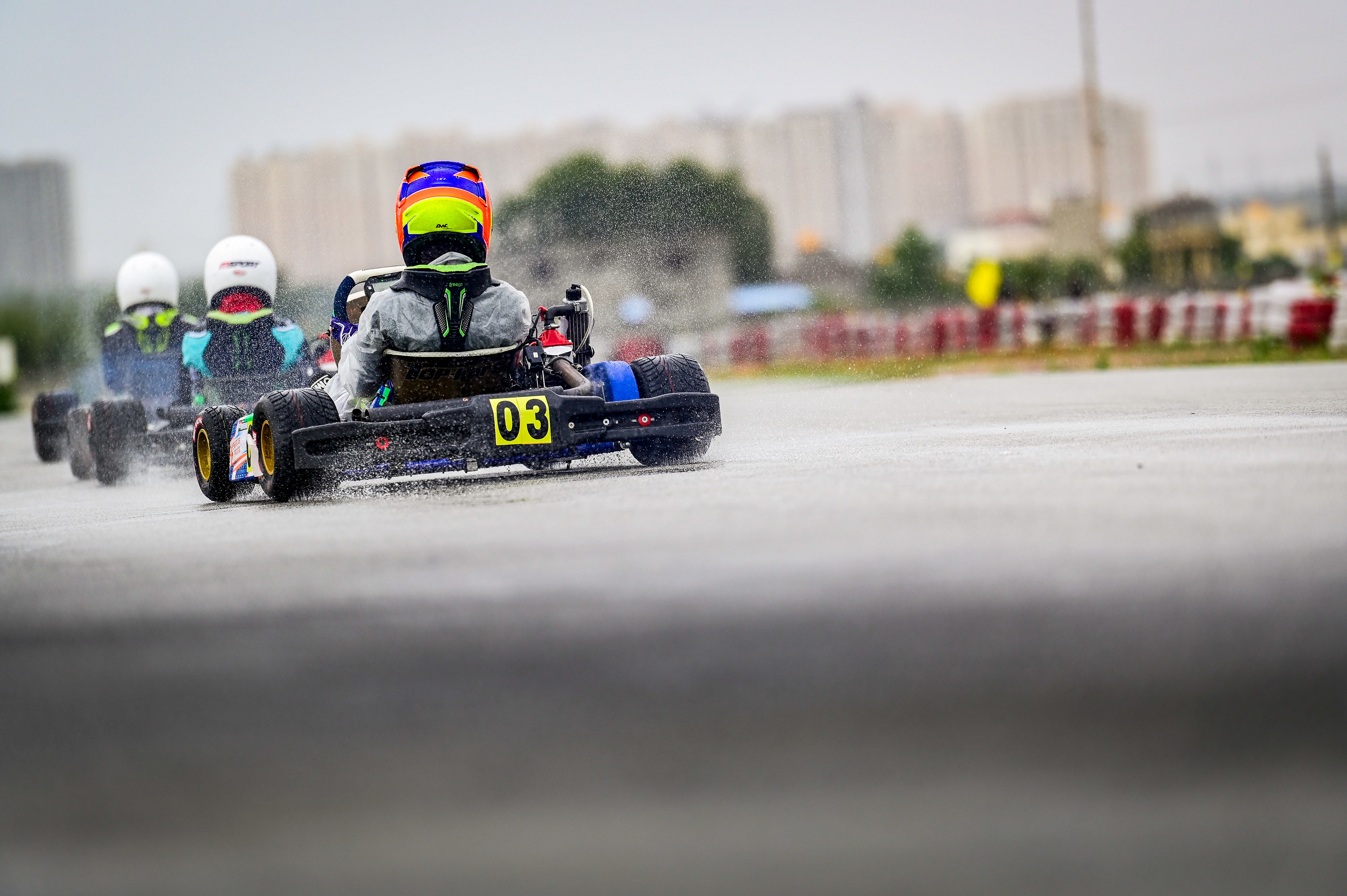 Micro max race under rain