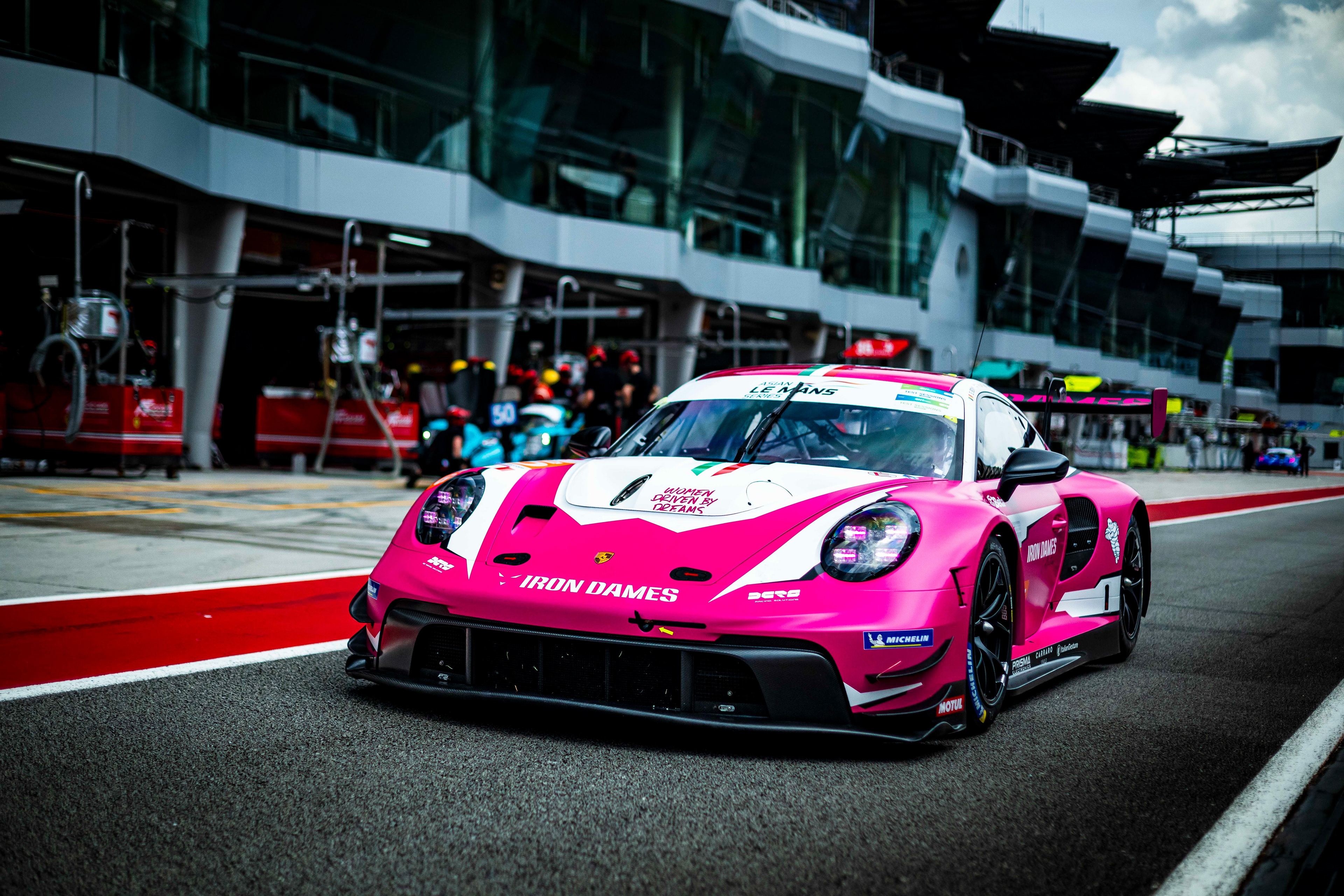 #85 Iron Dames Porsche 911 GT3 R: Celia Martin, Sarah Bovy, Michelle Gatting