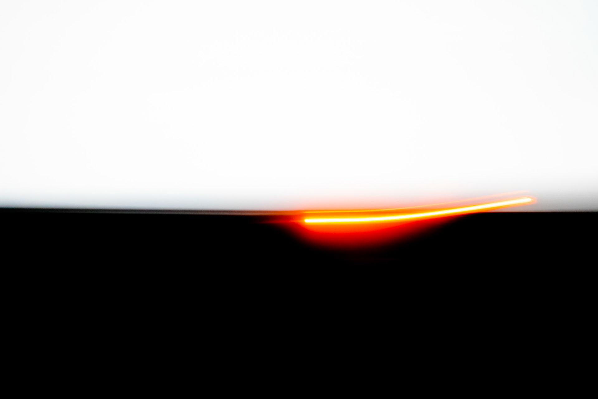 Blanc noir ligne orange - Série Rays