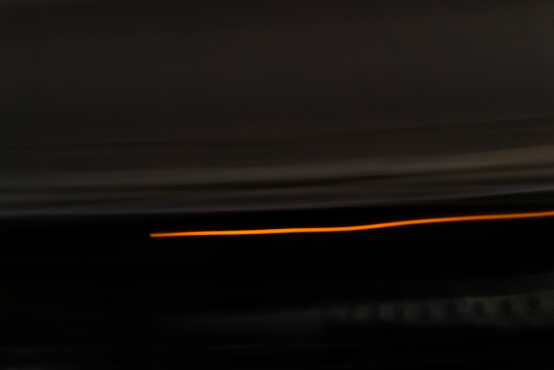 Photo Noir/Orange - Série Rays - Photo de Caroline Constant