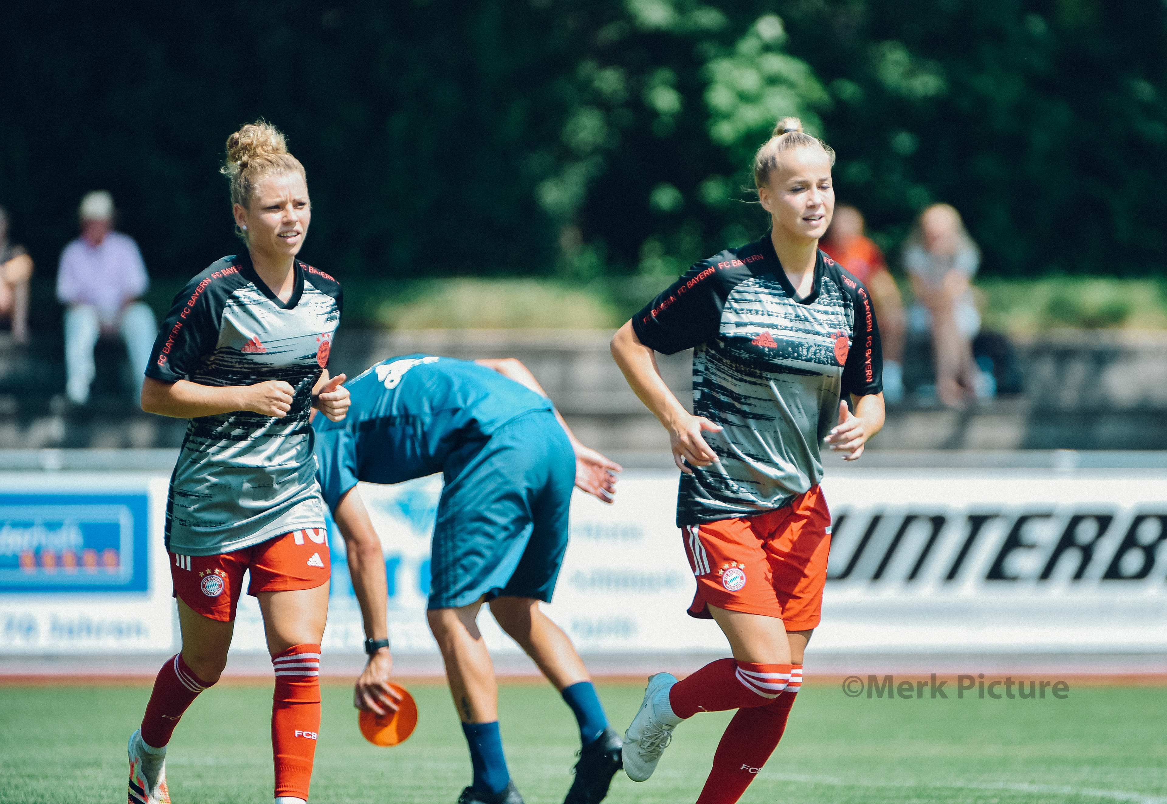 Linda Dallmann und Giulia Gwinn
