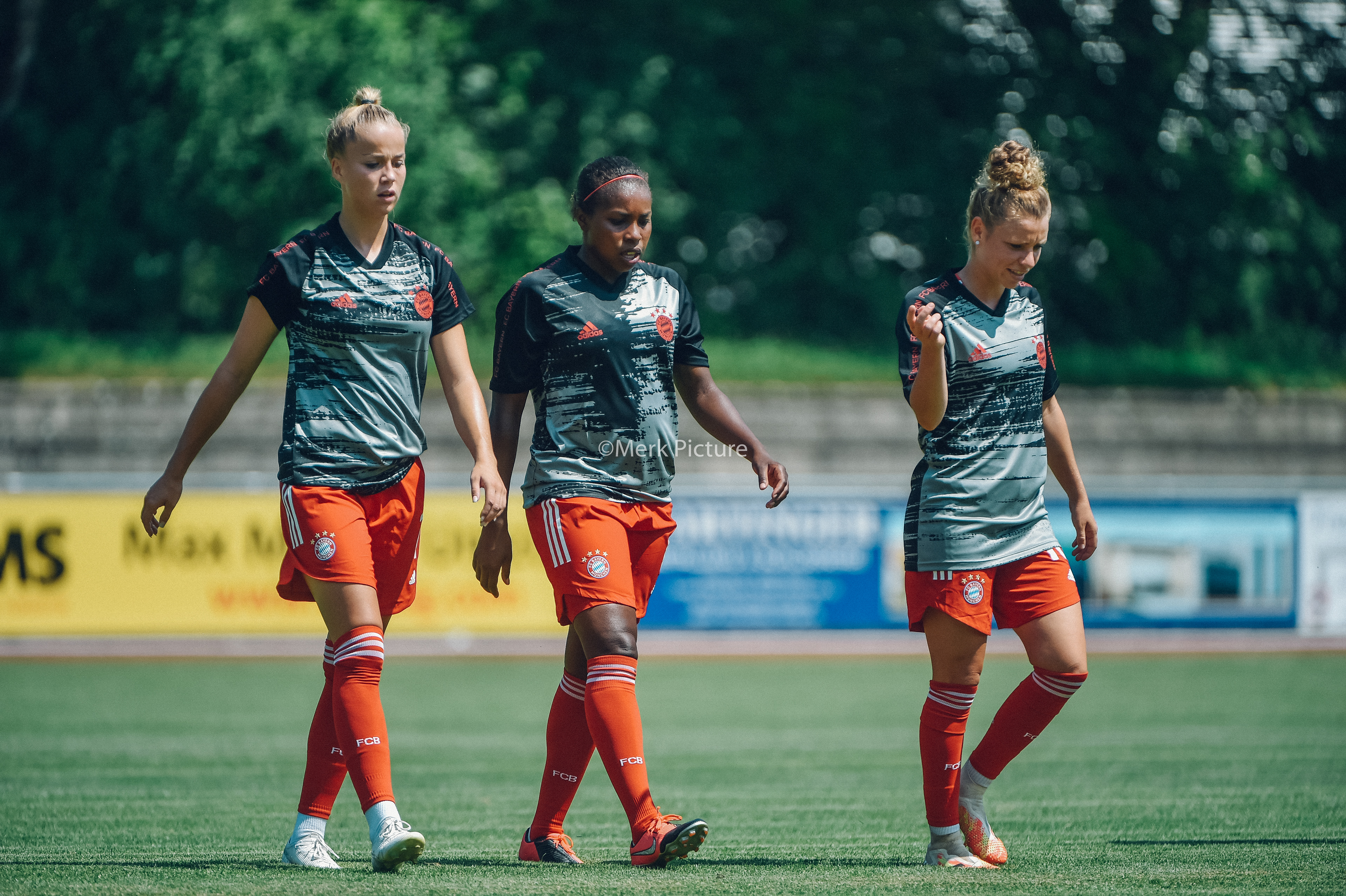 Giulia Gwinn, Lineth Beerensteyn und Linda Dallmann