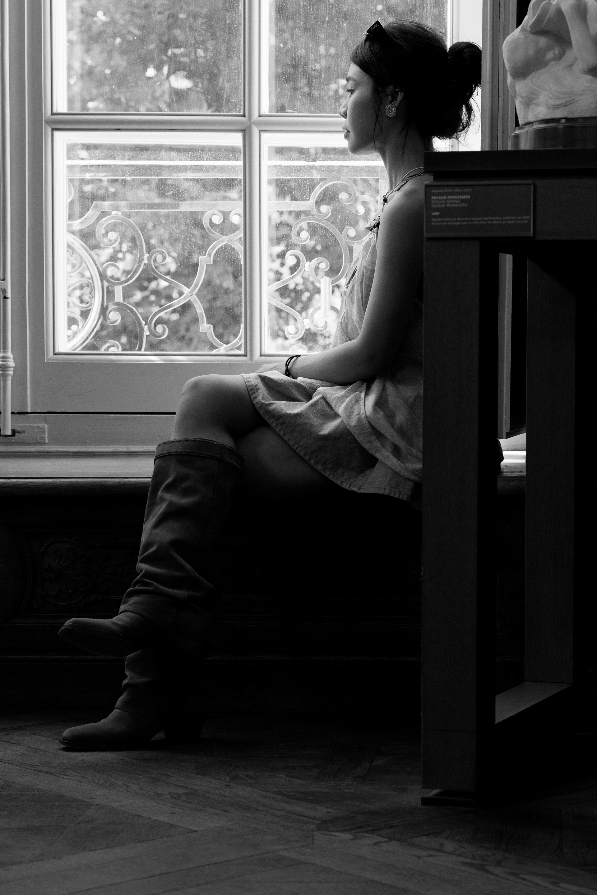 Window Light. Portrait at the Musée Rodin featured by PictasPortrait.