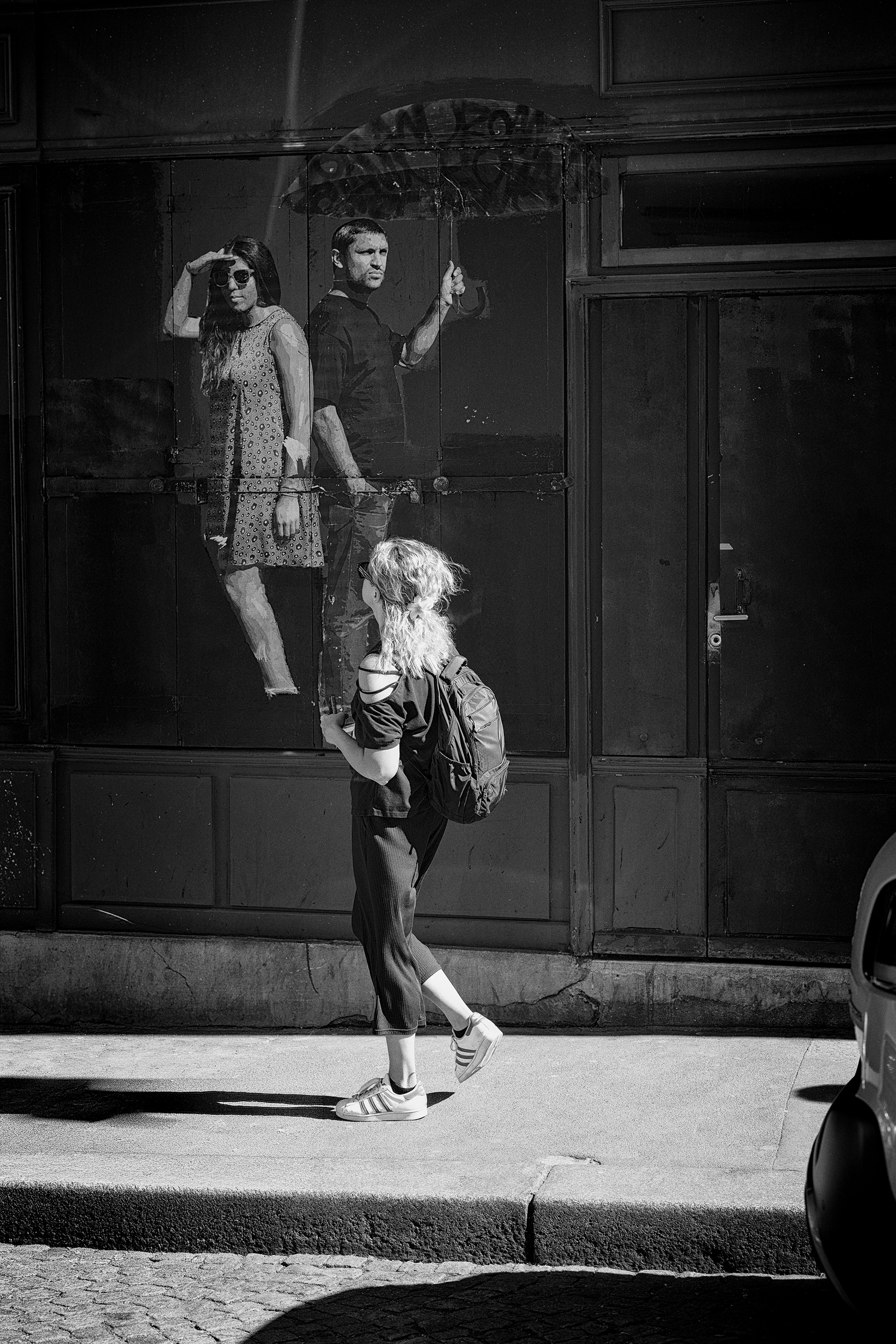 Two faces meeting on the north side of Montmartre. Featured by Monomoods.
