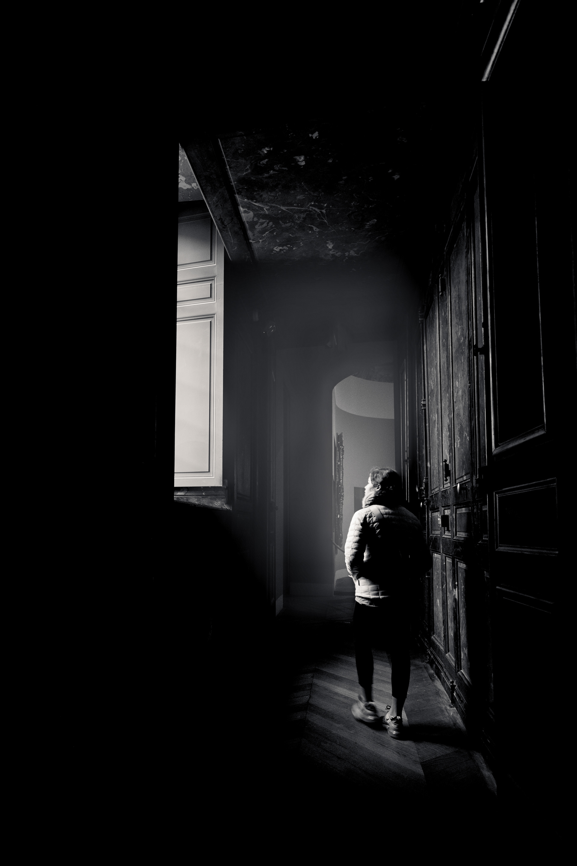 Between shadow and daylight at the Château de Versailles