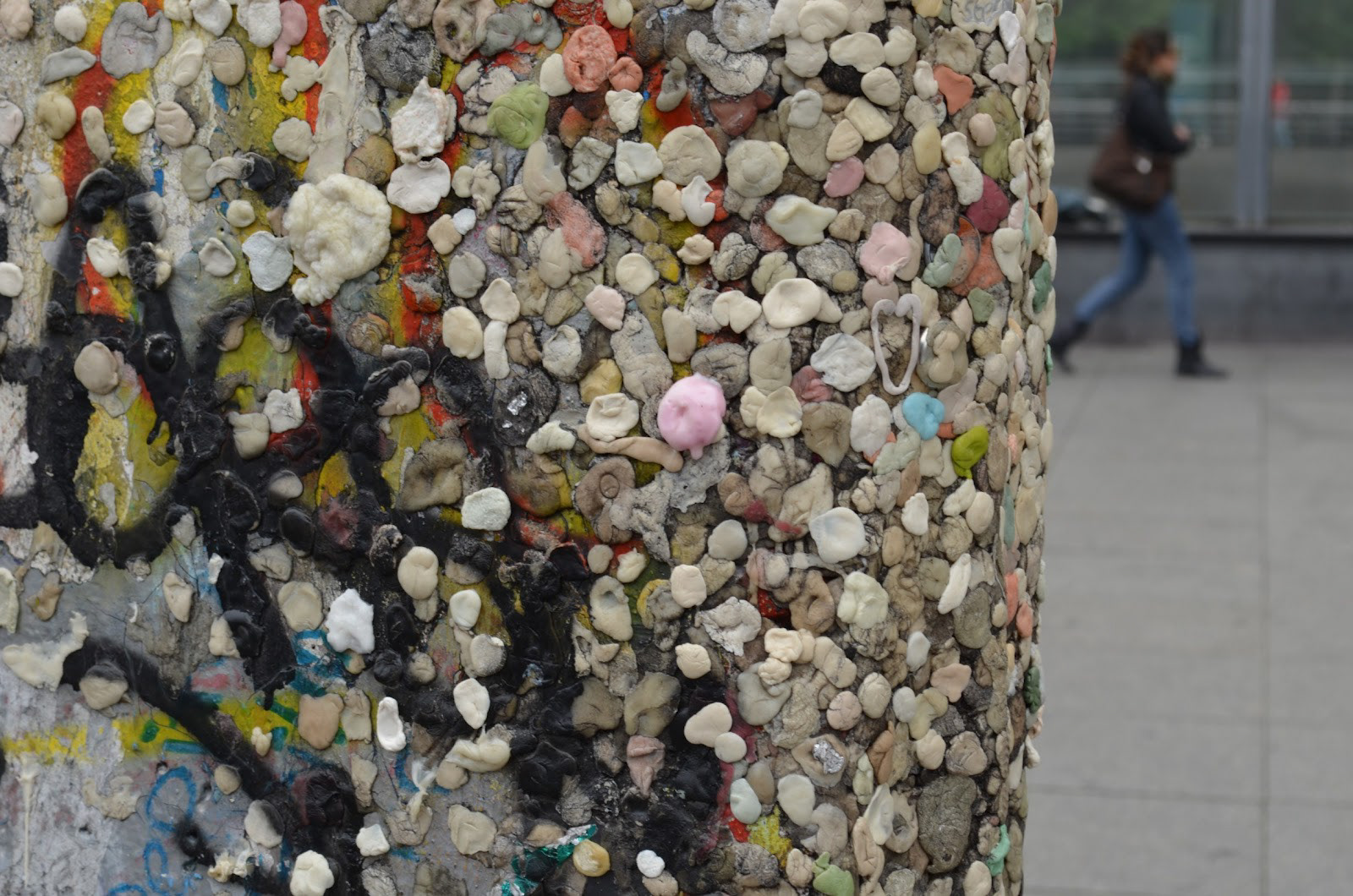 Chewing gums densely covering the remains of Berlin Wall. Inspiration for my intervention.