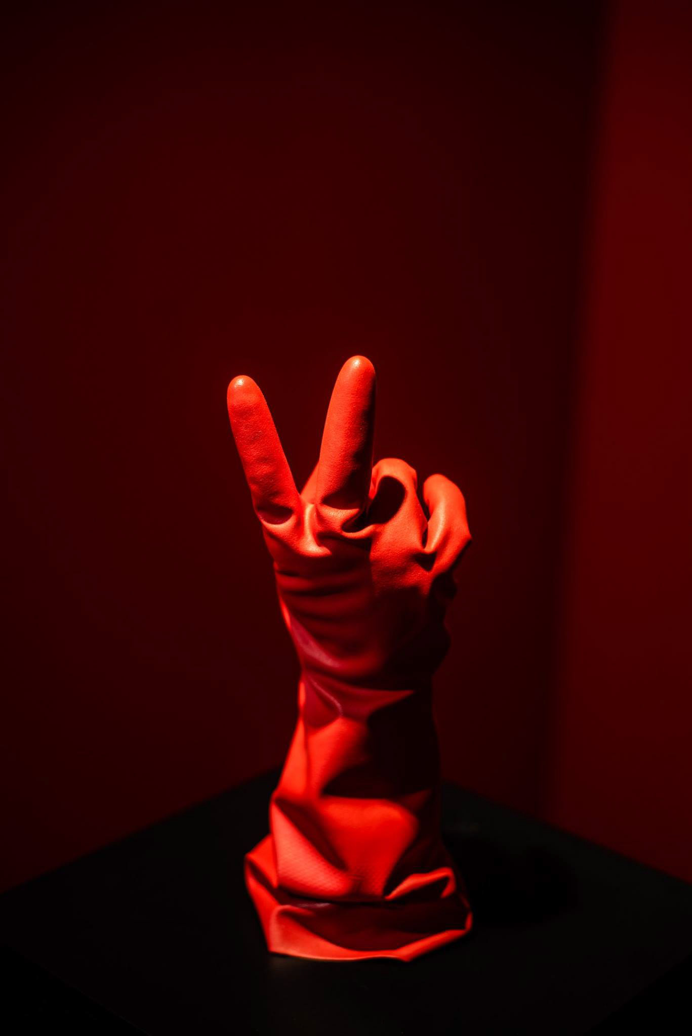 V sign / Odwrócona Viktoria, sculpture /rzeźba, photo credit: Kronika