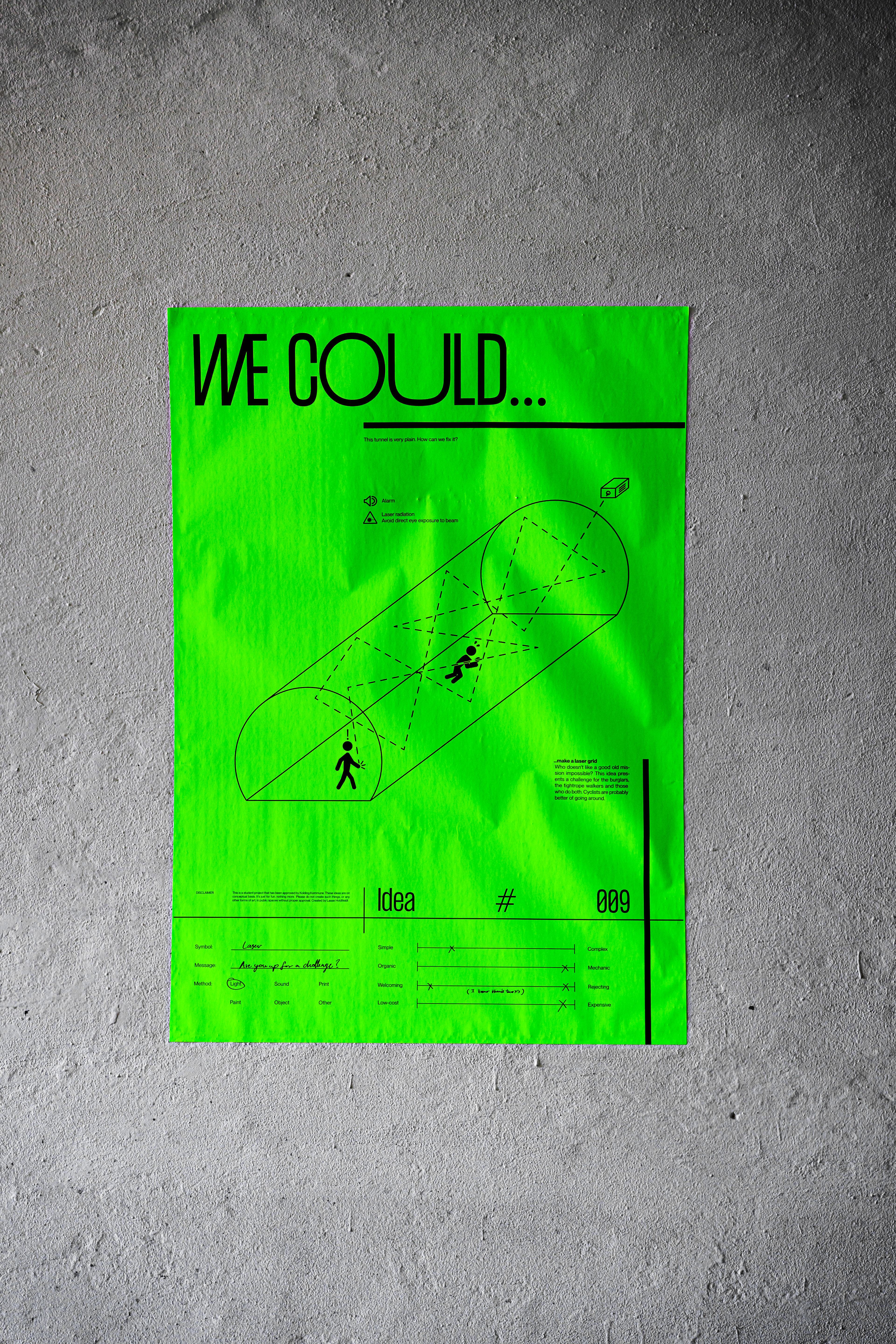 Eksamensprojekt: En tom grå tunnel er fyldt med plakater der viser forslag til hvad tunnellen kan bruges til.