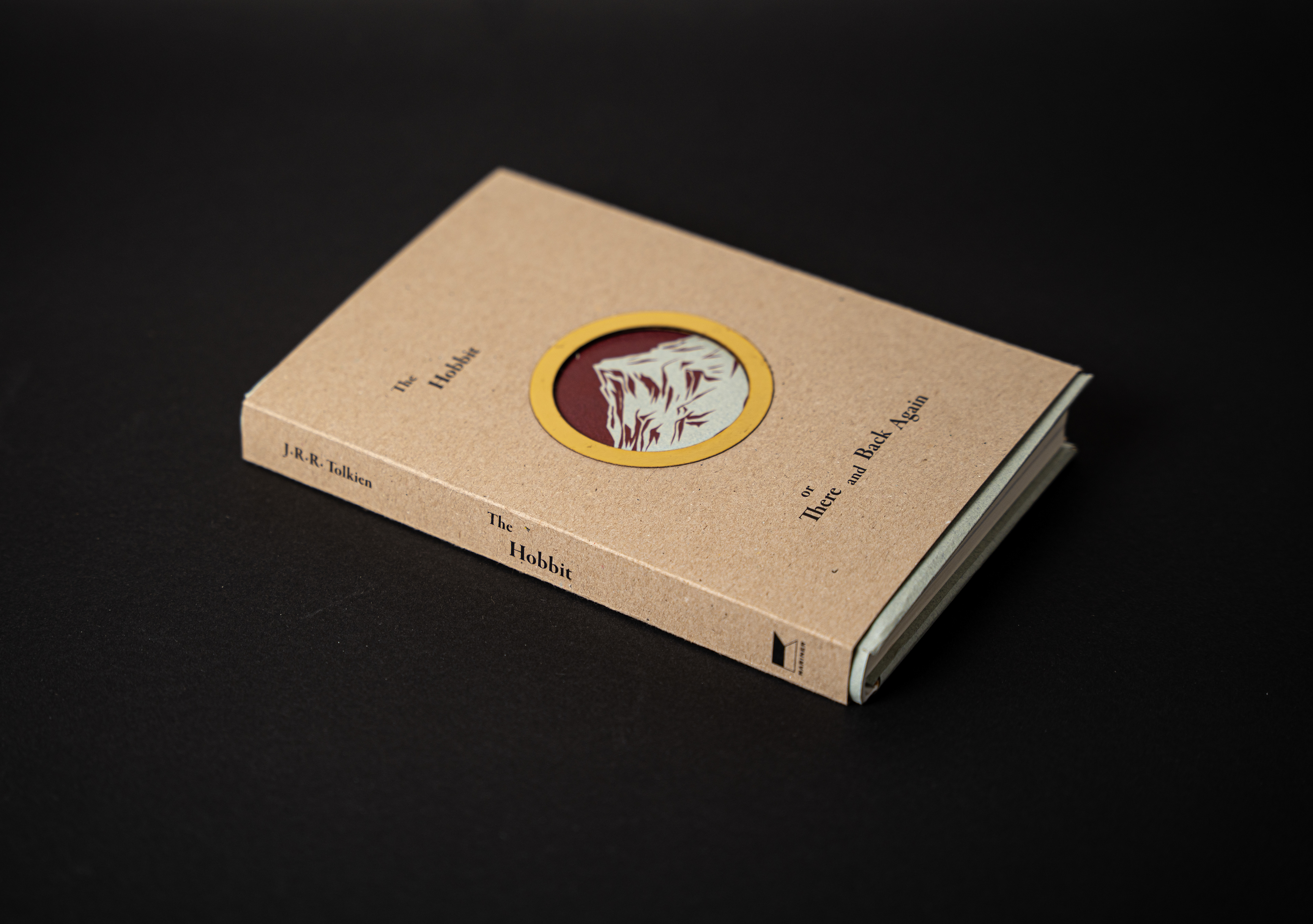 Redesign af bogomslag til Hobitten.