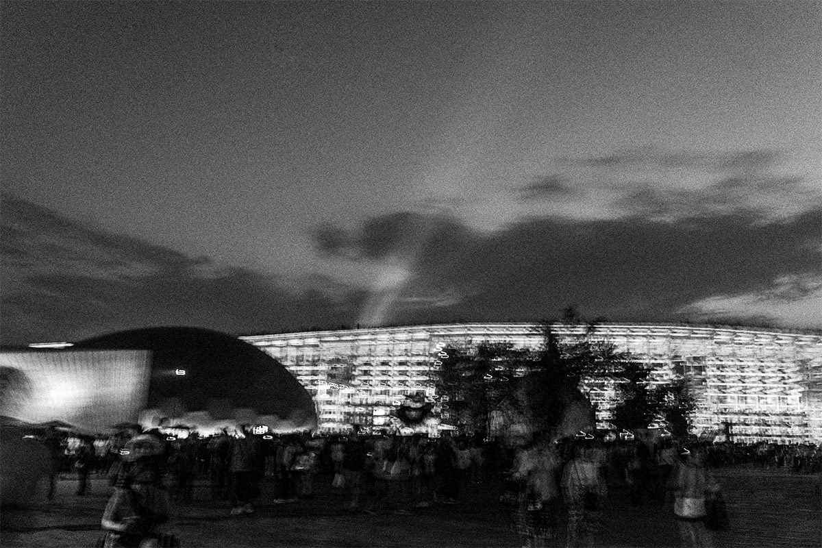 1/4秒, ISO1600, 0EV, F8