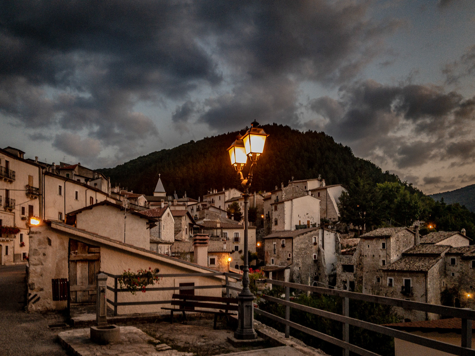 {"cameraType":"Wide","macroEnabled":false,"qualityMode":3,"deviceTilt":-0.021439930622050518,"customExposureMode":1,"extendedExposure":false,"whiteBalanceProgram":0,"cameraPosition":1,"shootingMode":0,"focusMode":1}