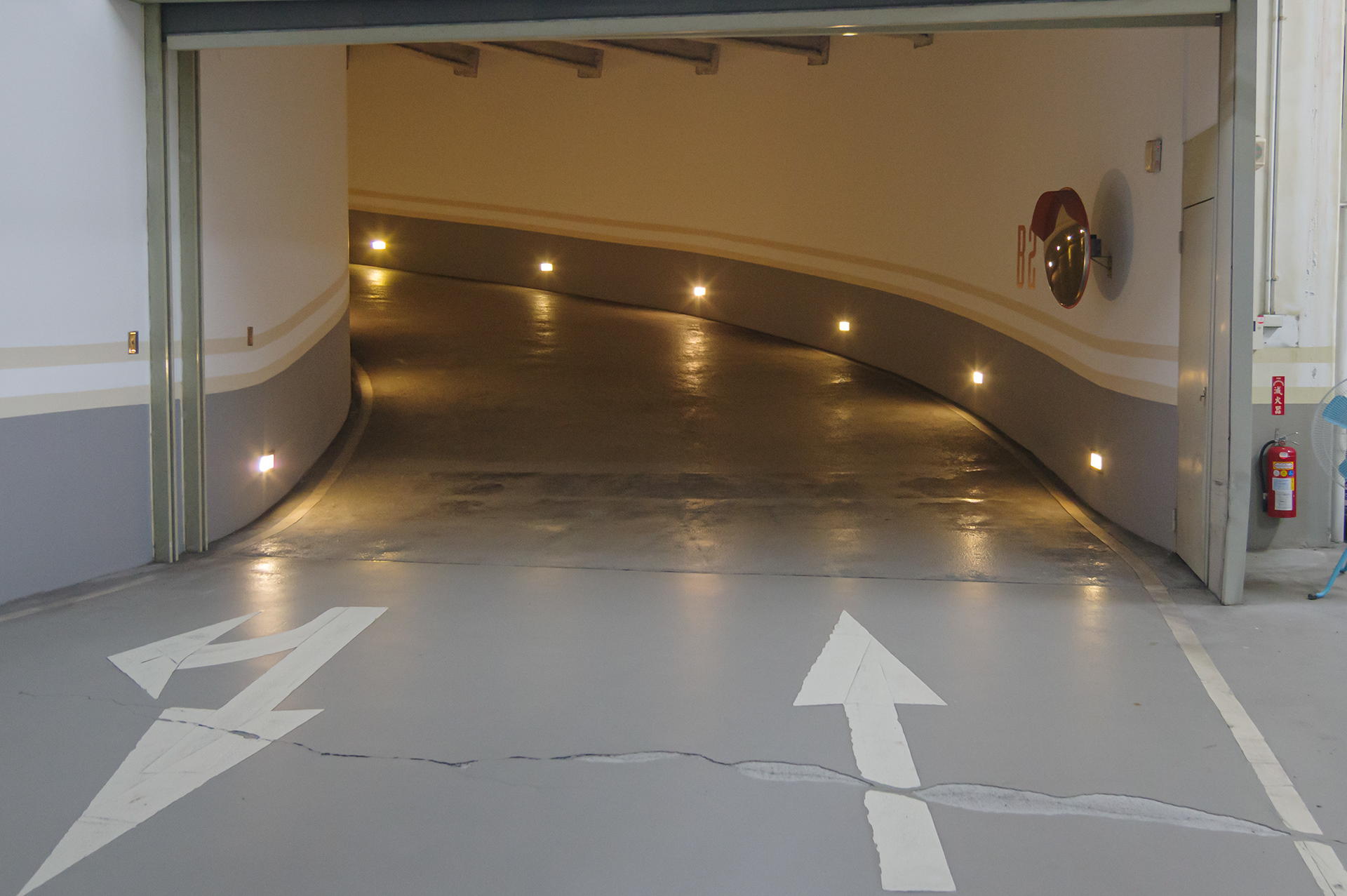 坡道與平面交接處易破損