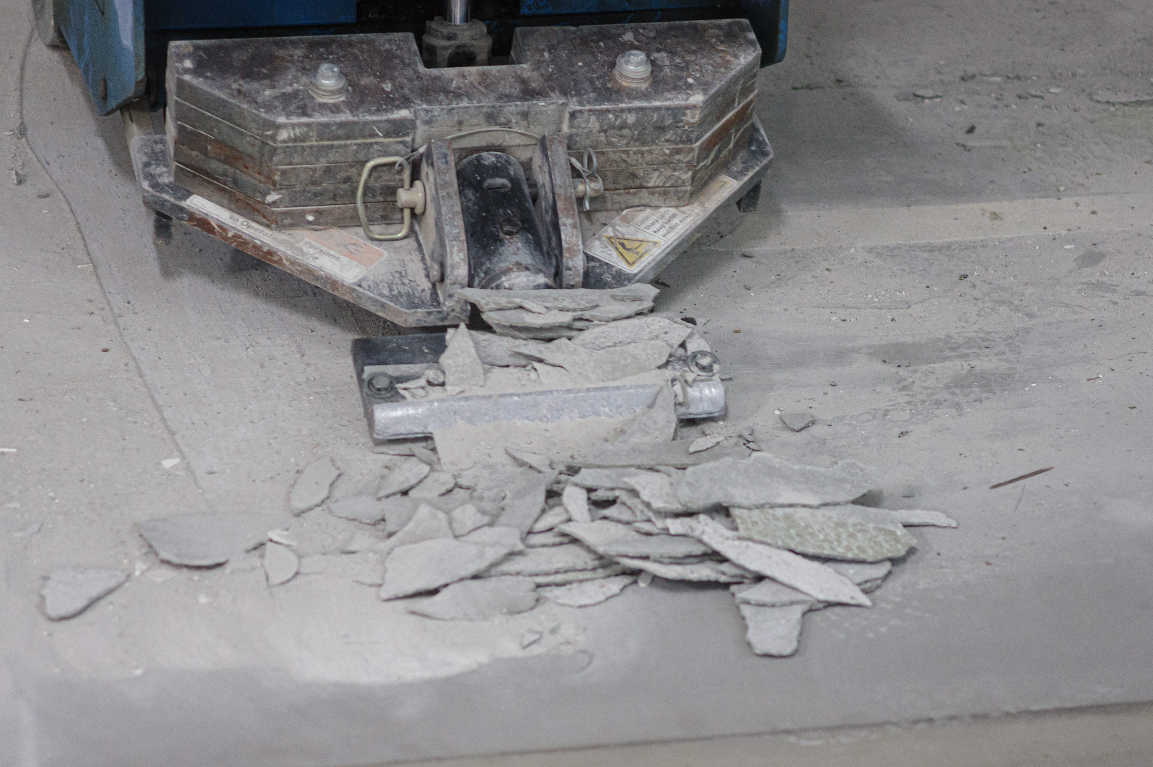 舊破損地坪表面刨除