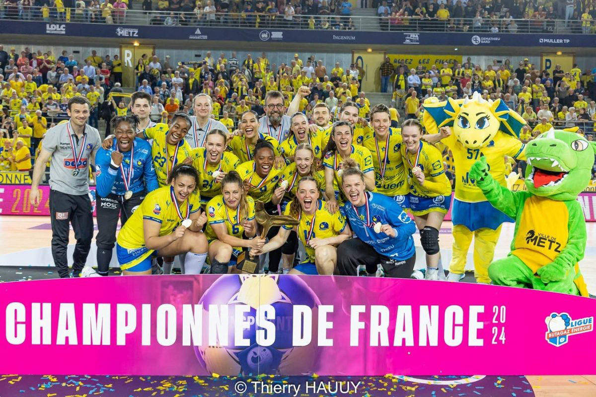 podium championnes de france 24 - metz handball