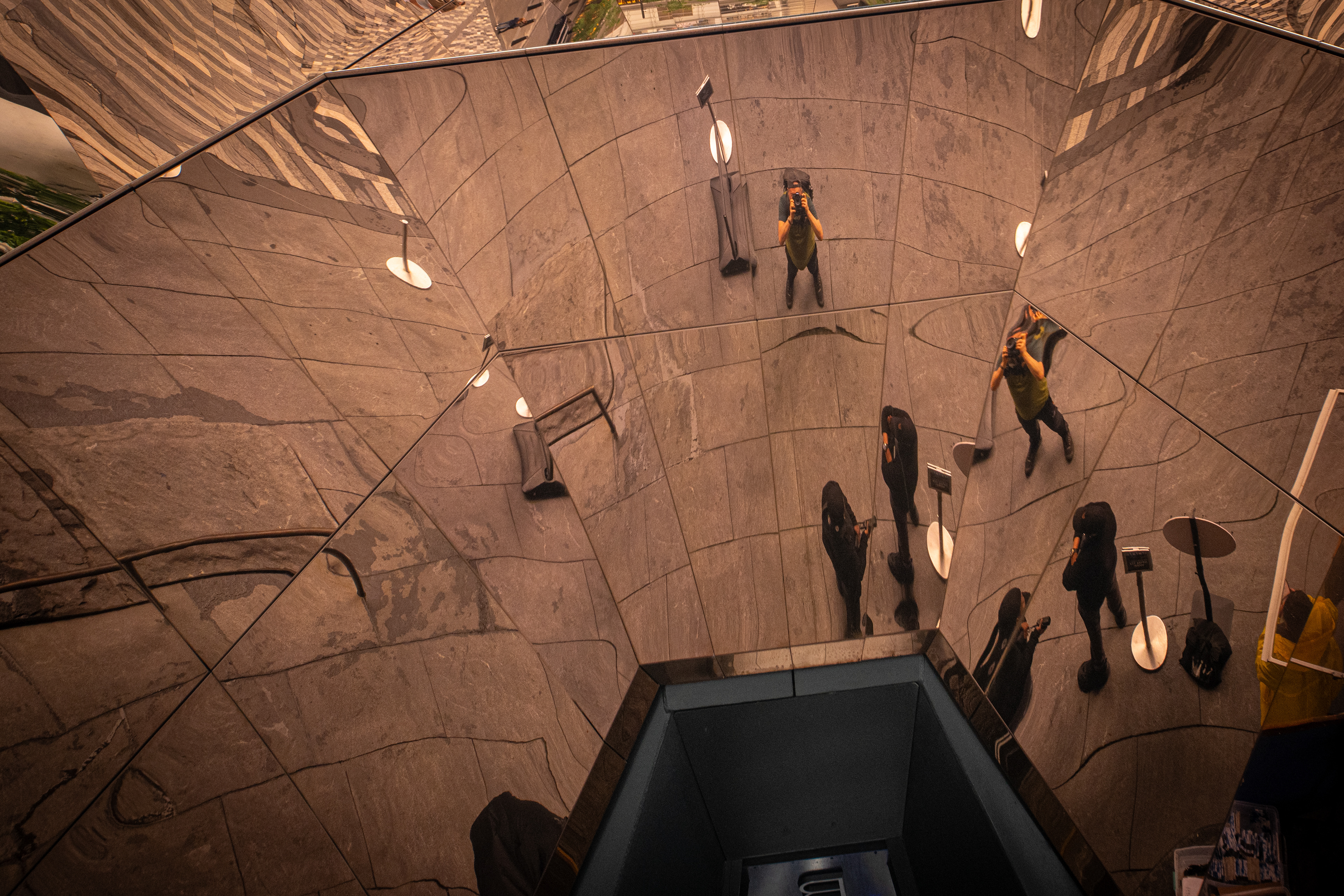 Autoportrét, Vessel, 05/2025