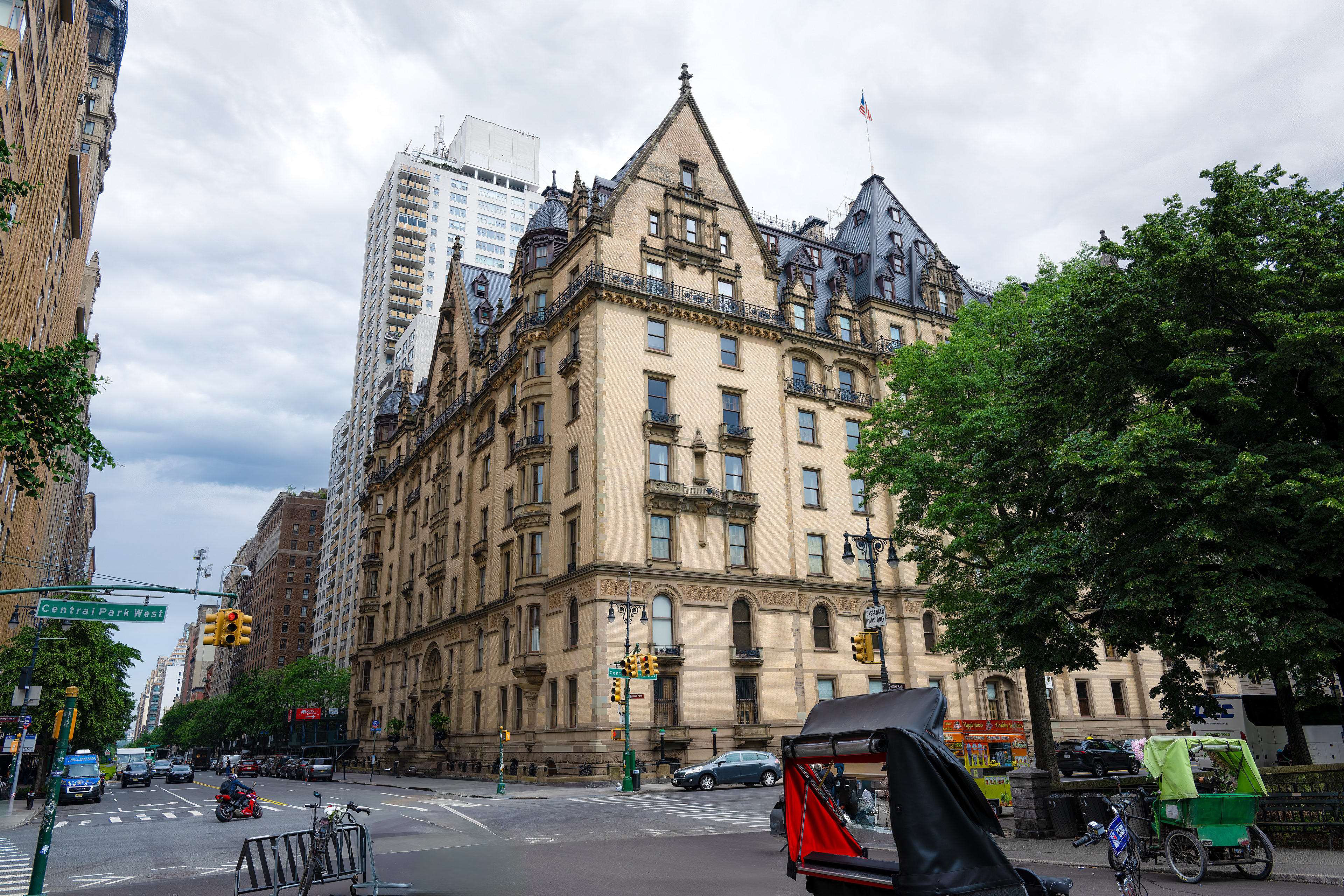 Dakota, dům kde žil a před kterým byl smrtelně postřelen John Lennon, 05/2025