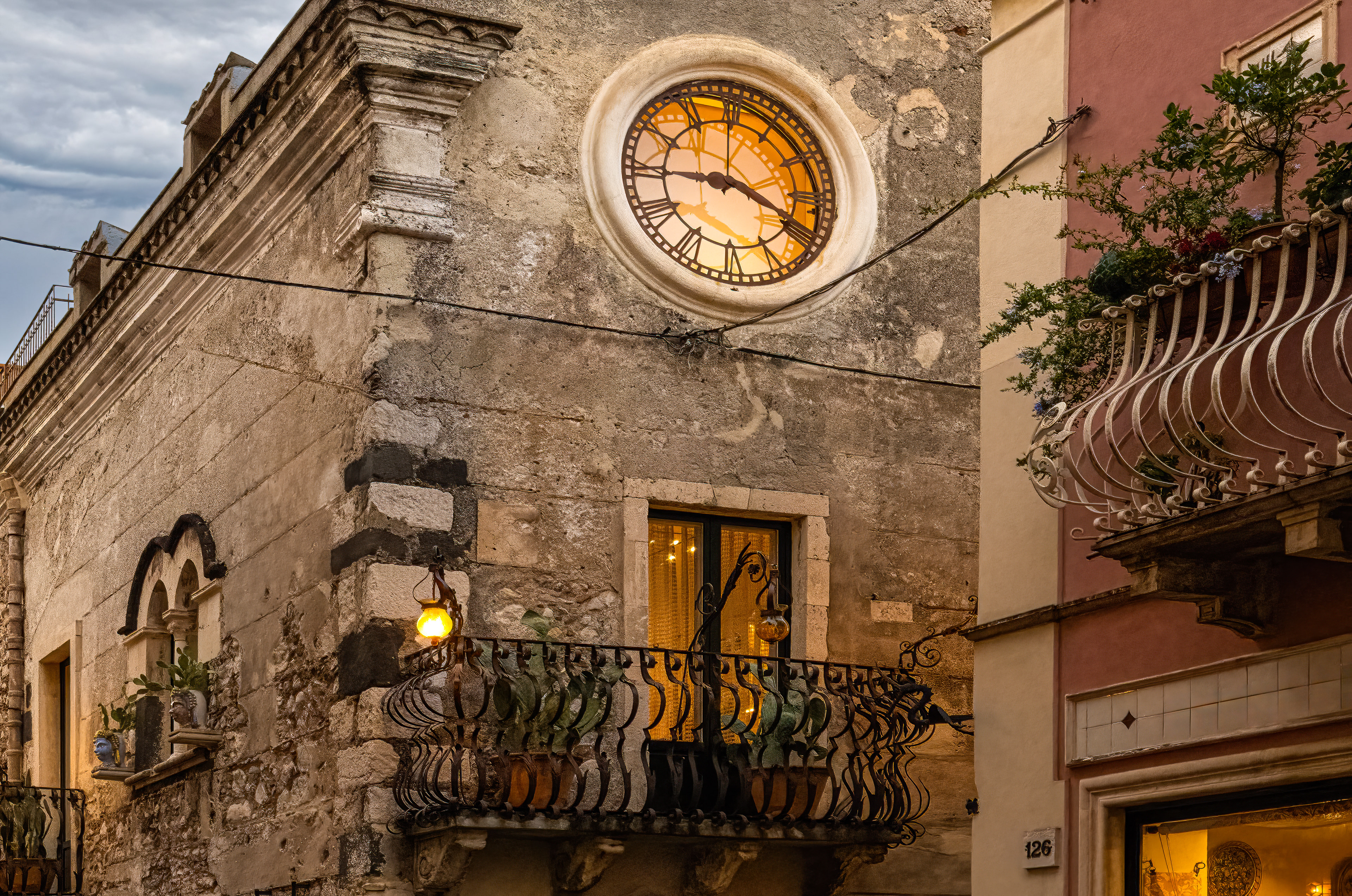 Taormina, starobylý sicilský palác s barokními balkony