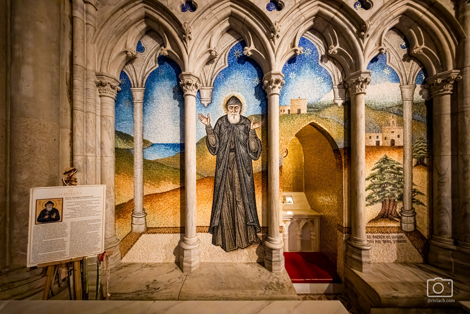 Interiér katedrály Svatého Patrika, Svatý Šarbel Machlúf, 05/2025
