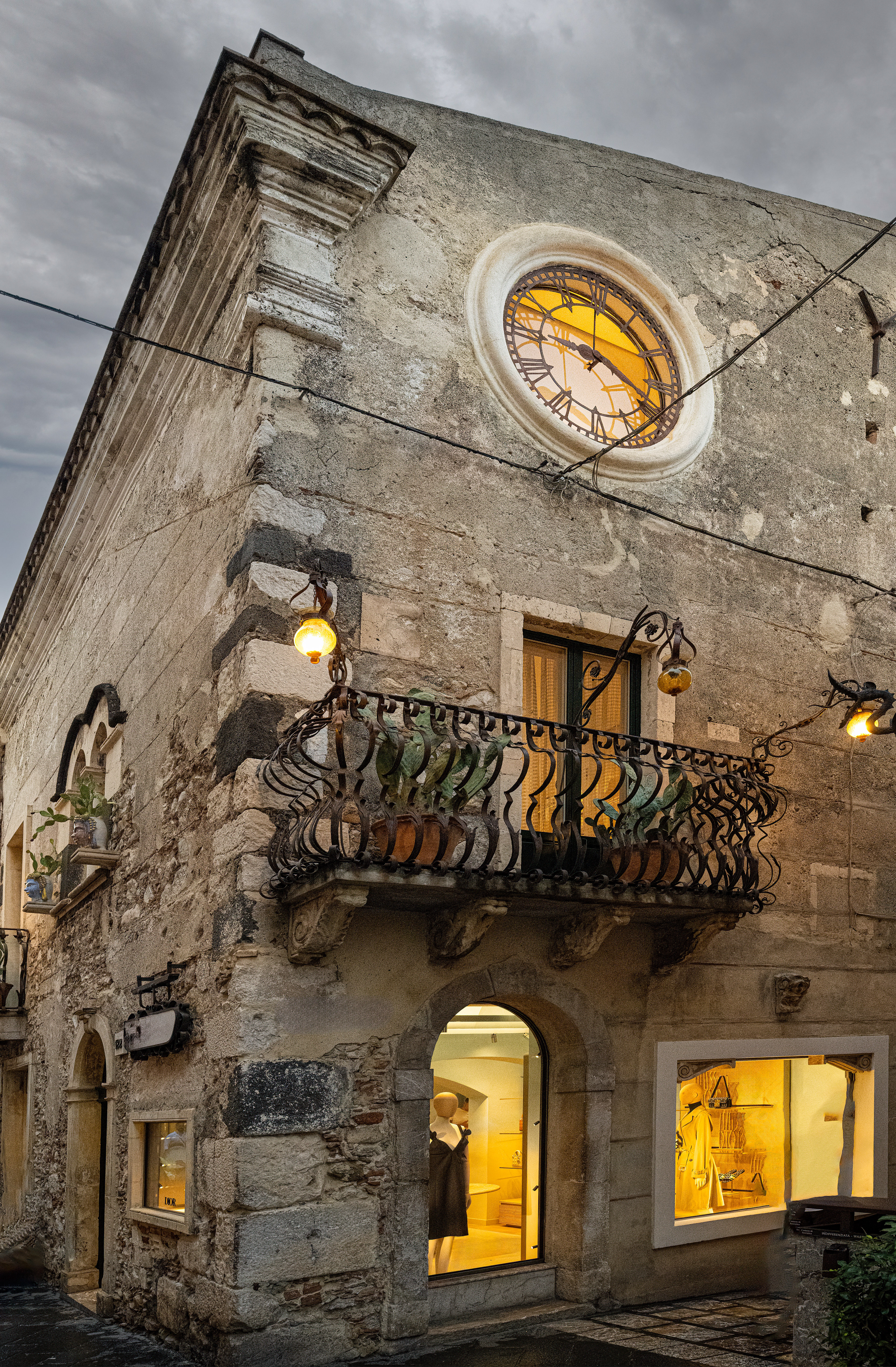 Taormina, starobylý sicilský palác s barokními balkony