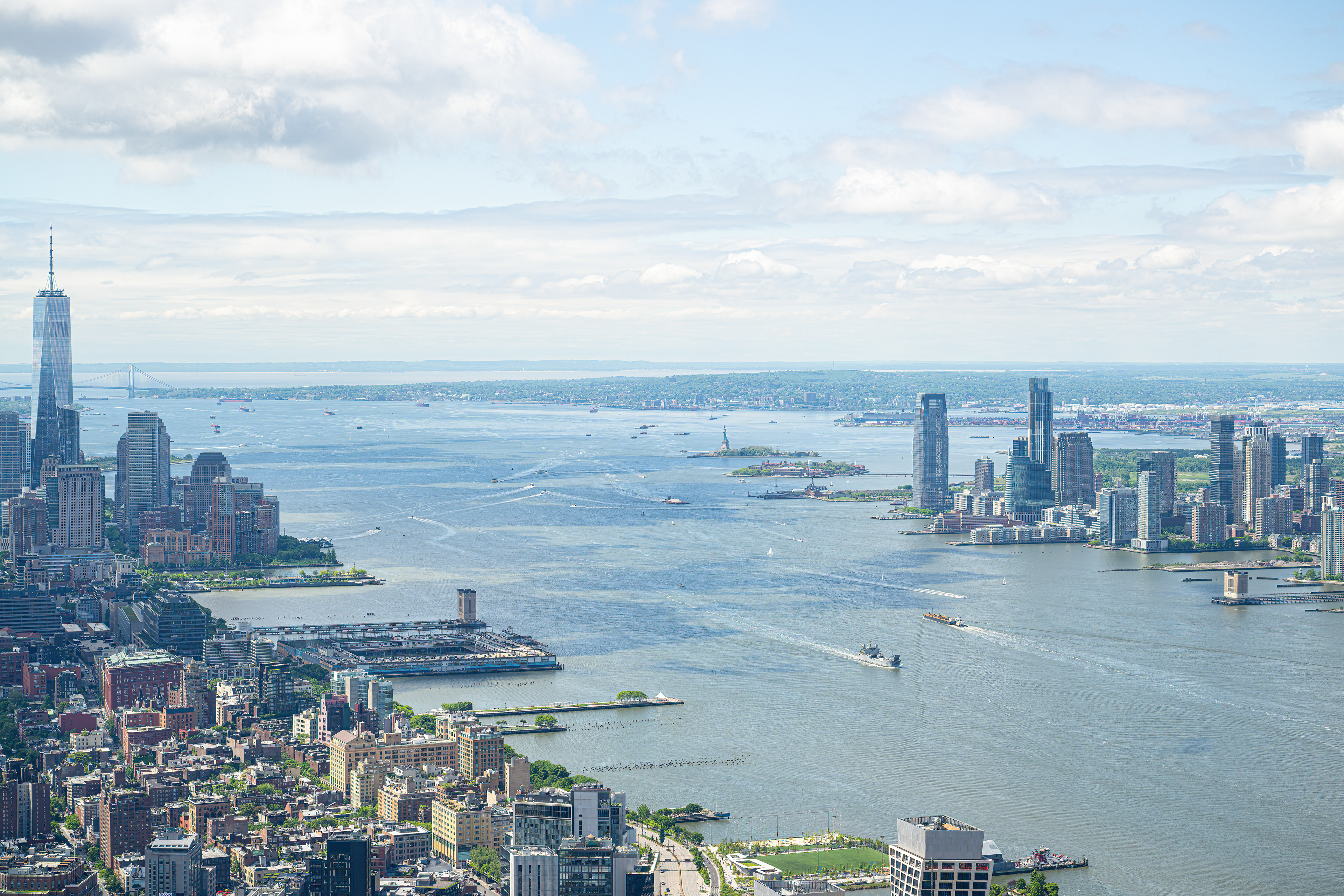 Pohled z vyhlídkové plošiny, the Edge