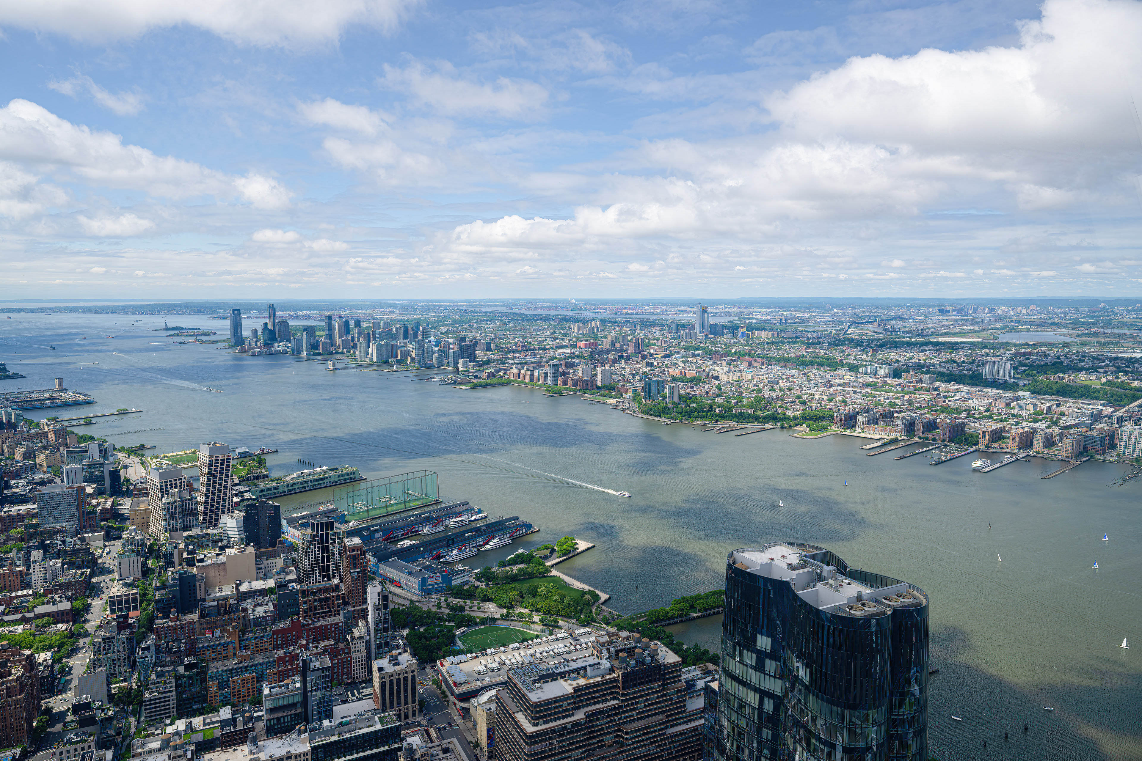 Pohled z vyhlídkové plošiny, the Edge