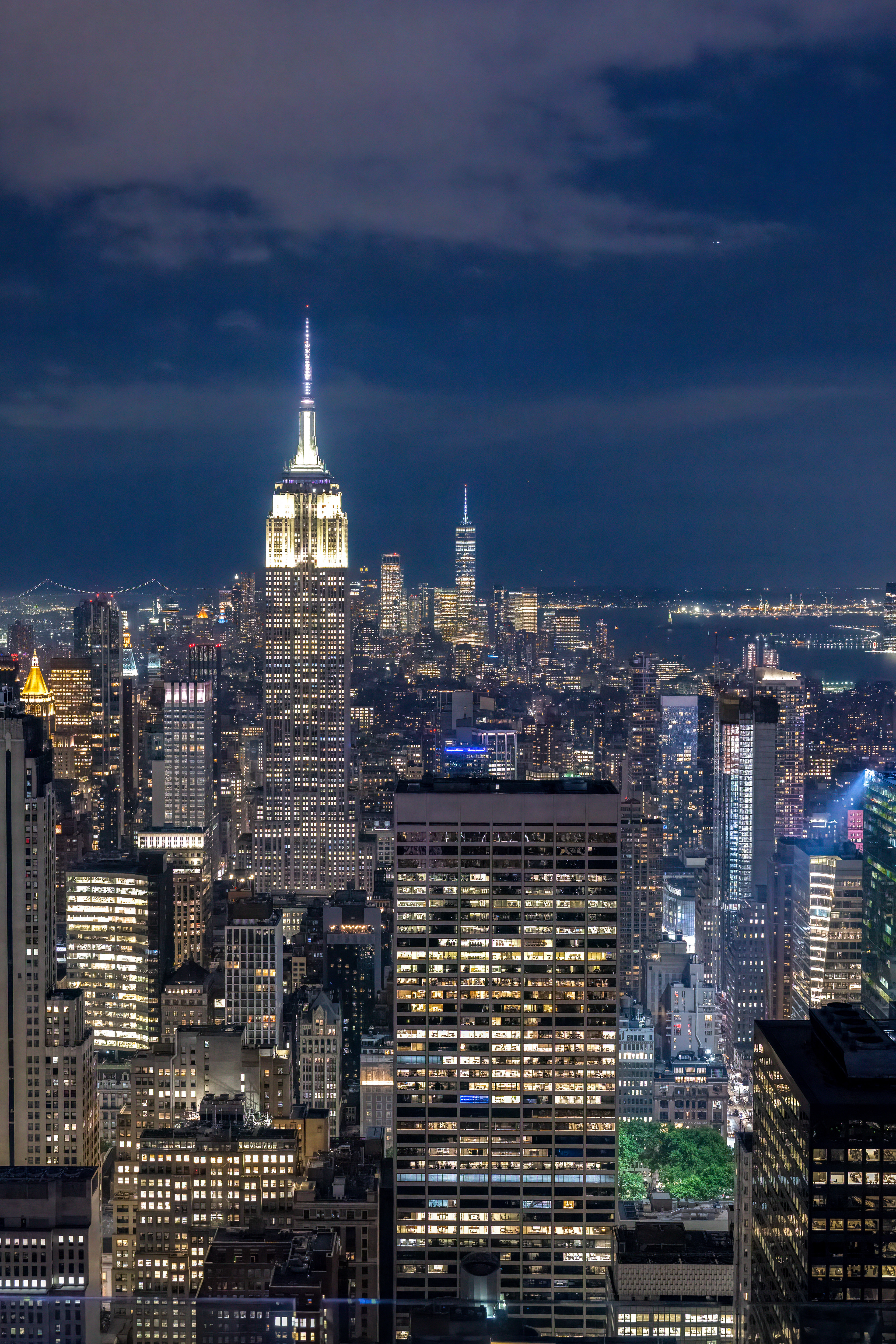 Pohled z Top of the Rock na Empire State Building, 05/2025