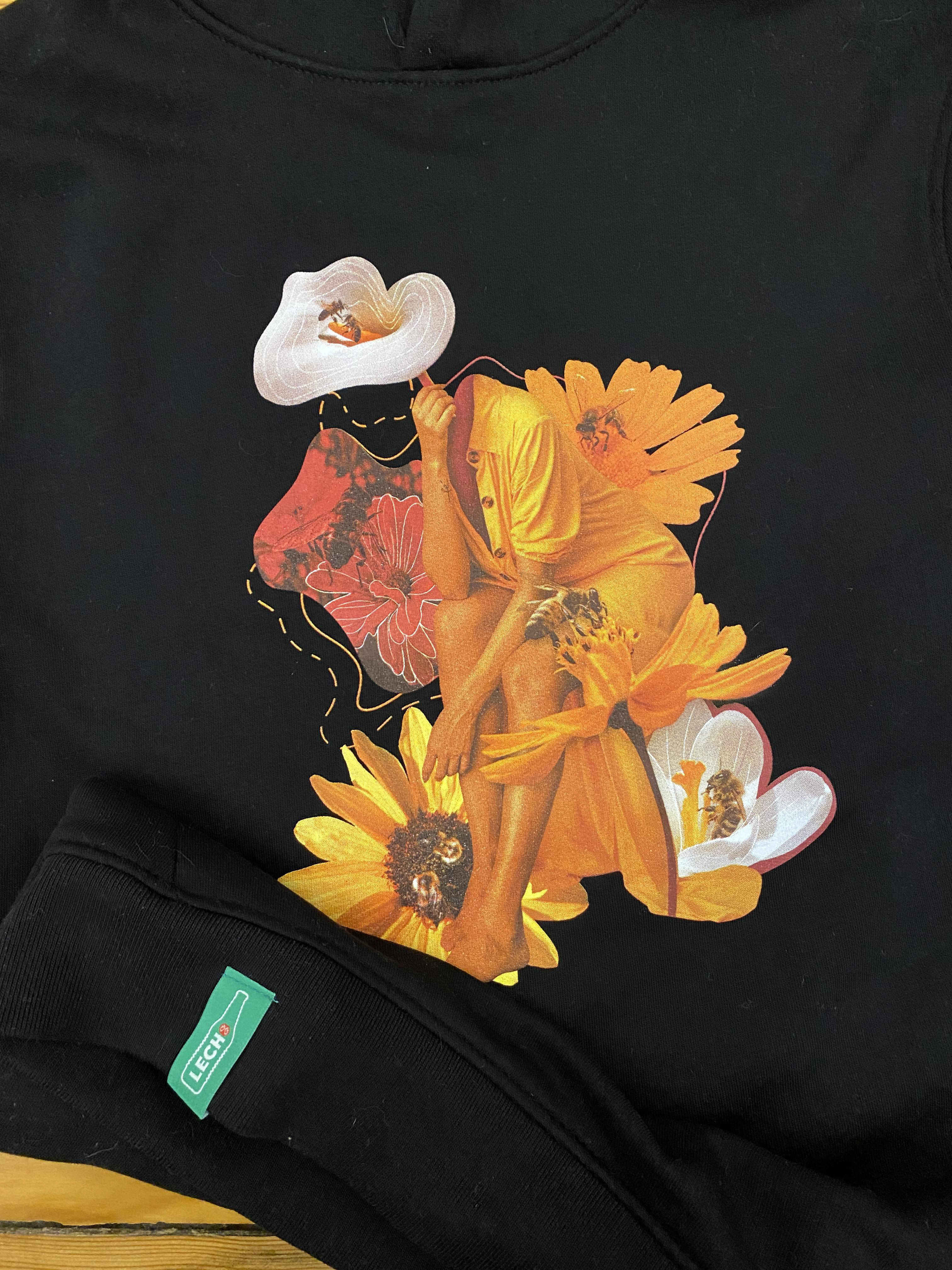 Sweatshirt with finished print