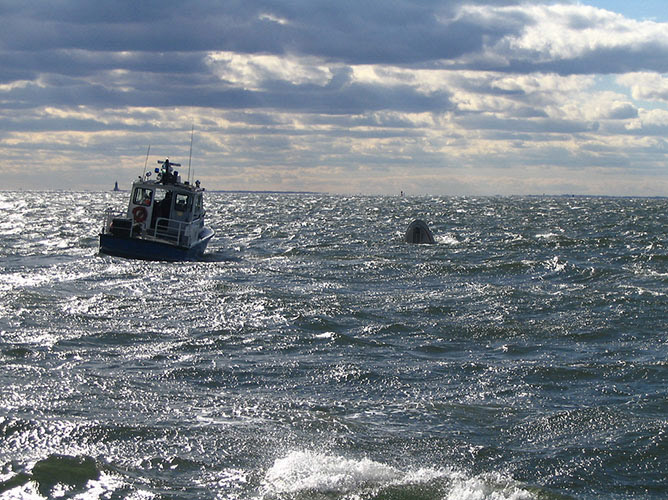 Launch 36 Rescues 3 POB from a sinking boat off the VZ Bridge
