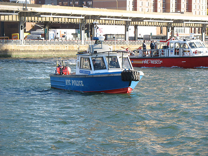 Launch 32 on scene at a Bklyn Bridge jumper