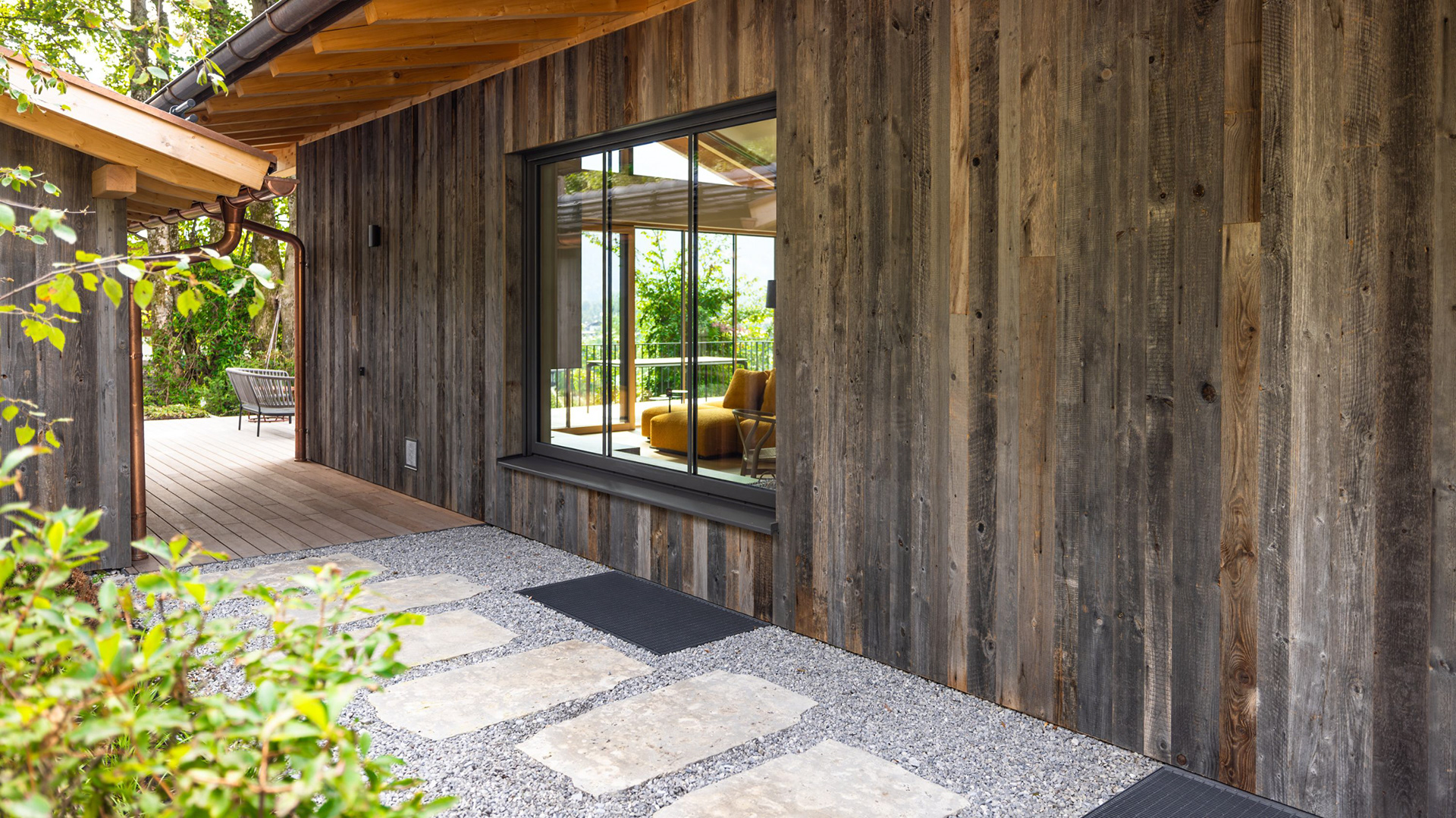 Fertiggestellter Außenbereich von Reichl Gartenbau