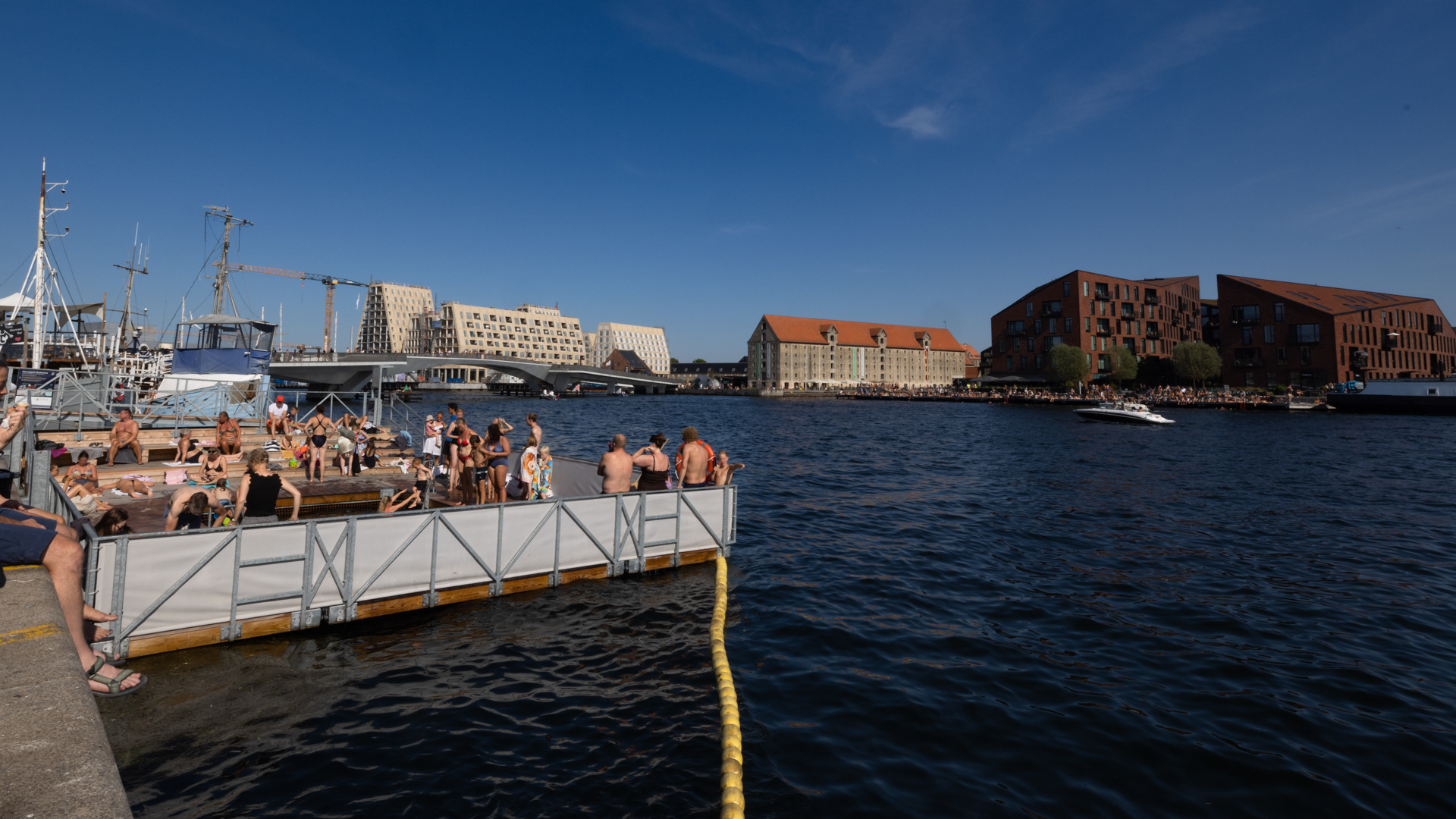 Freibad im Hafenbecken