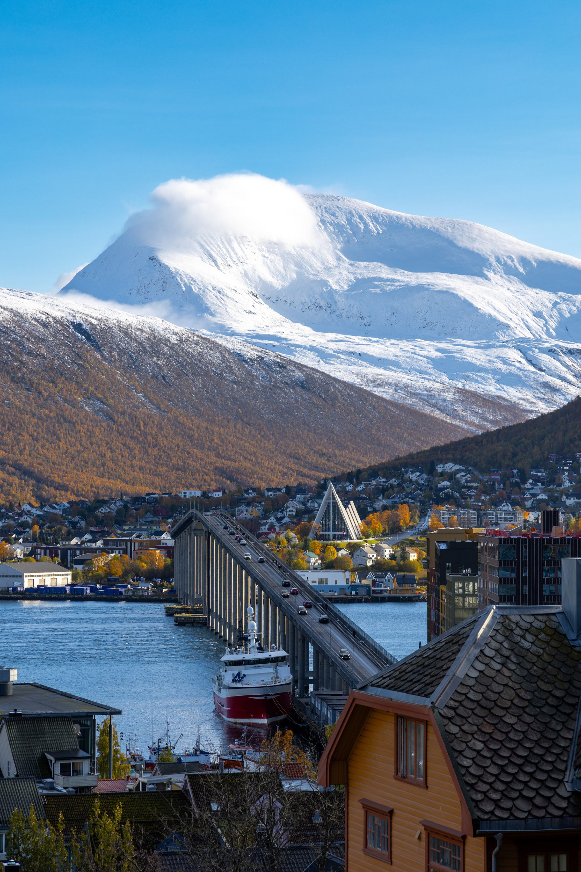 Tromso mit Tromsdalstinden - Tromsobrua - Eismeerkathedrale - Norwegen | Lydia Bauer