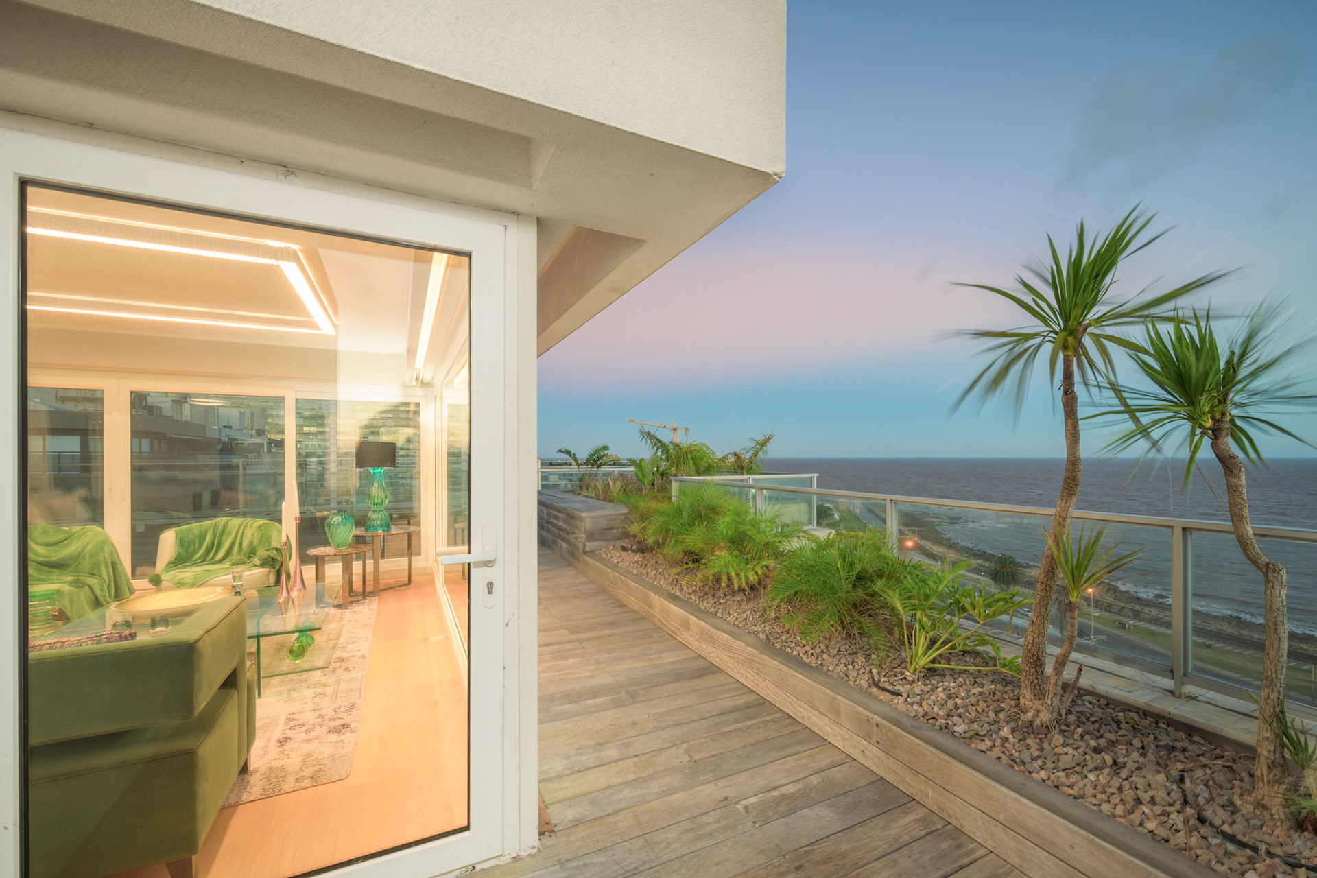 Penthouse, Rambla República del Perú and Marco Bruto — Terrace facing the sea.
