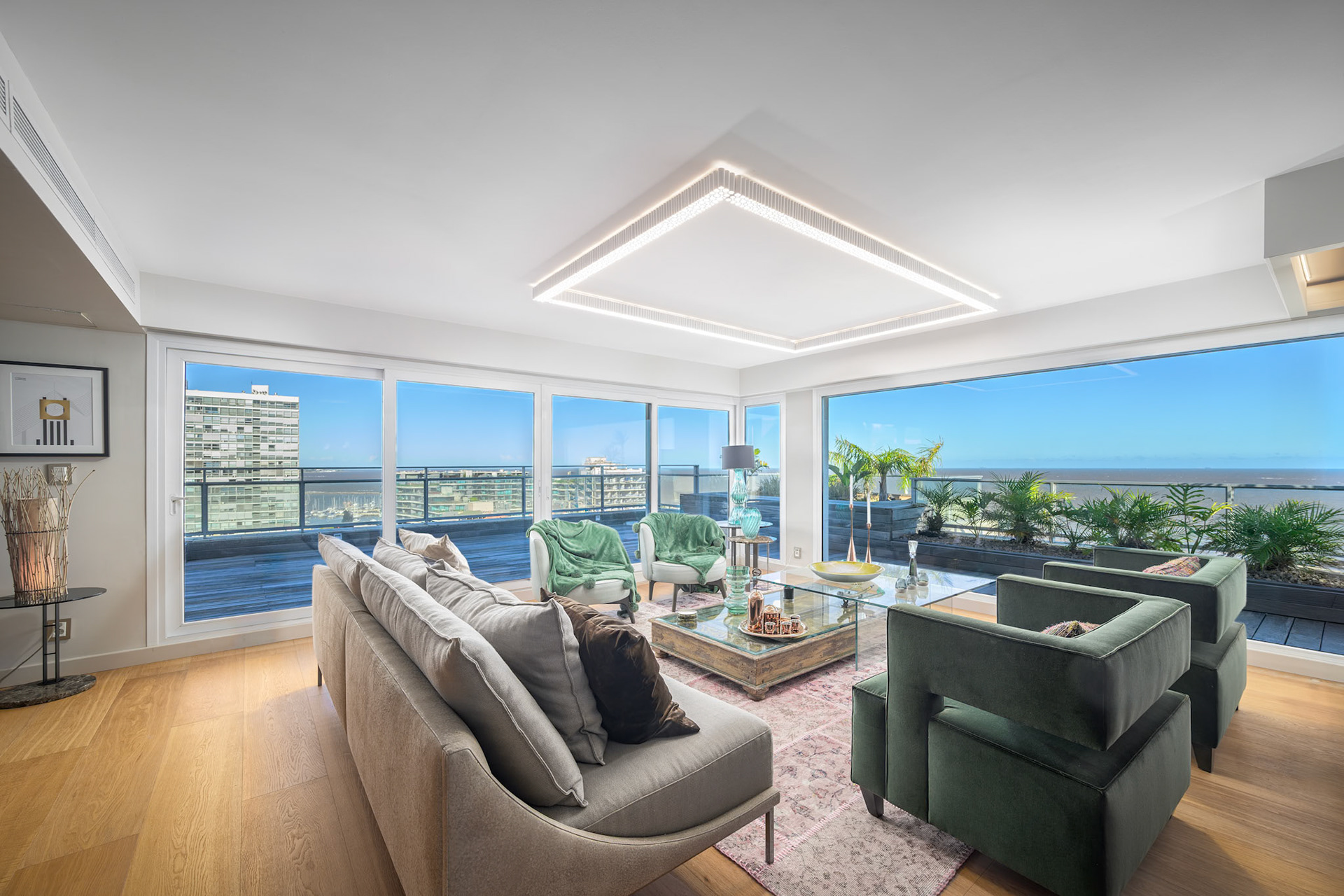 Penthouse — Rambla República del Perú and Marco Bruto - Living Room