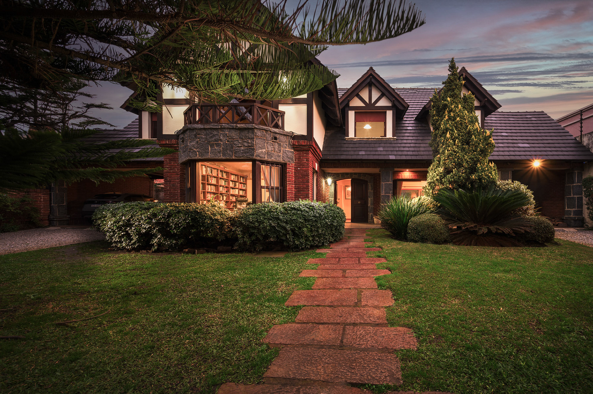 Mantua ＆ Nariño, Carrasco