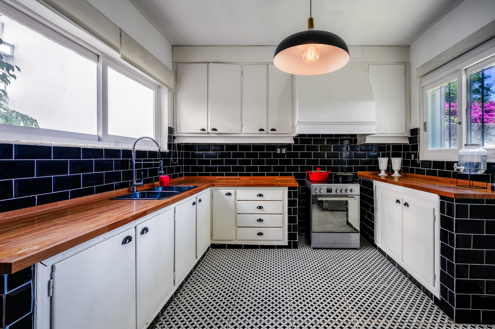 Canada ＆ Plaza Thays