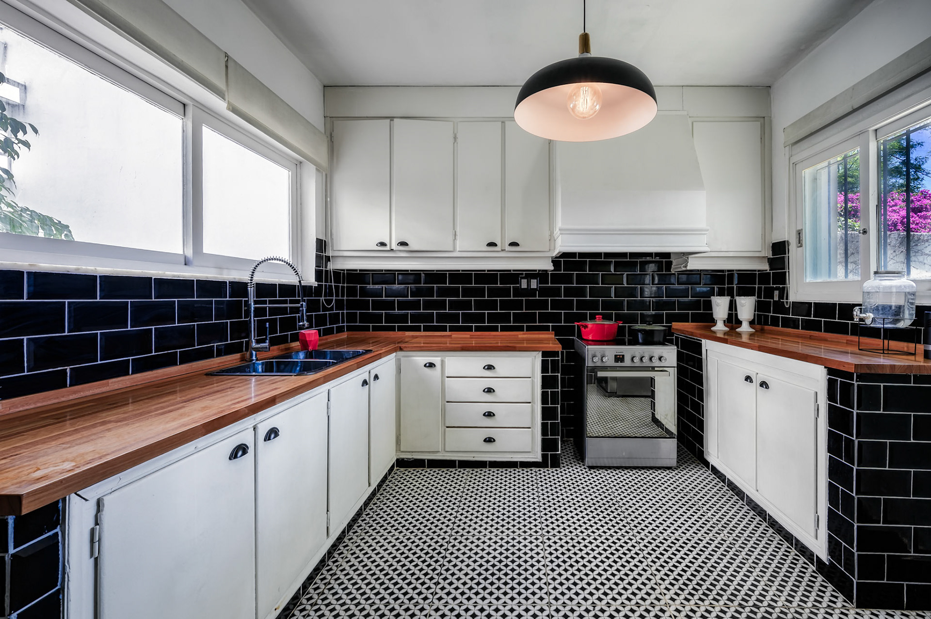 Canada ＆ Plaza Thays