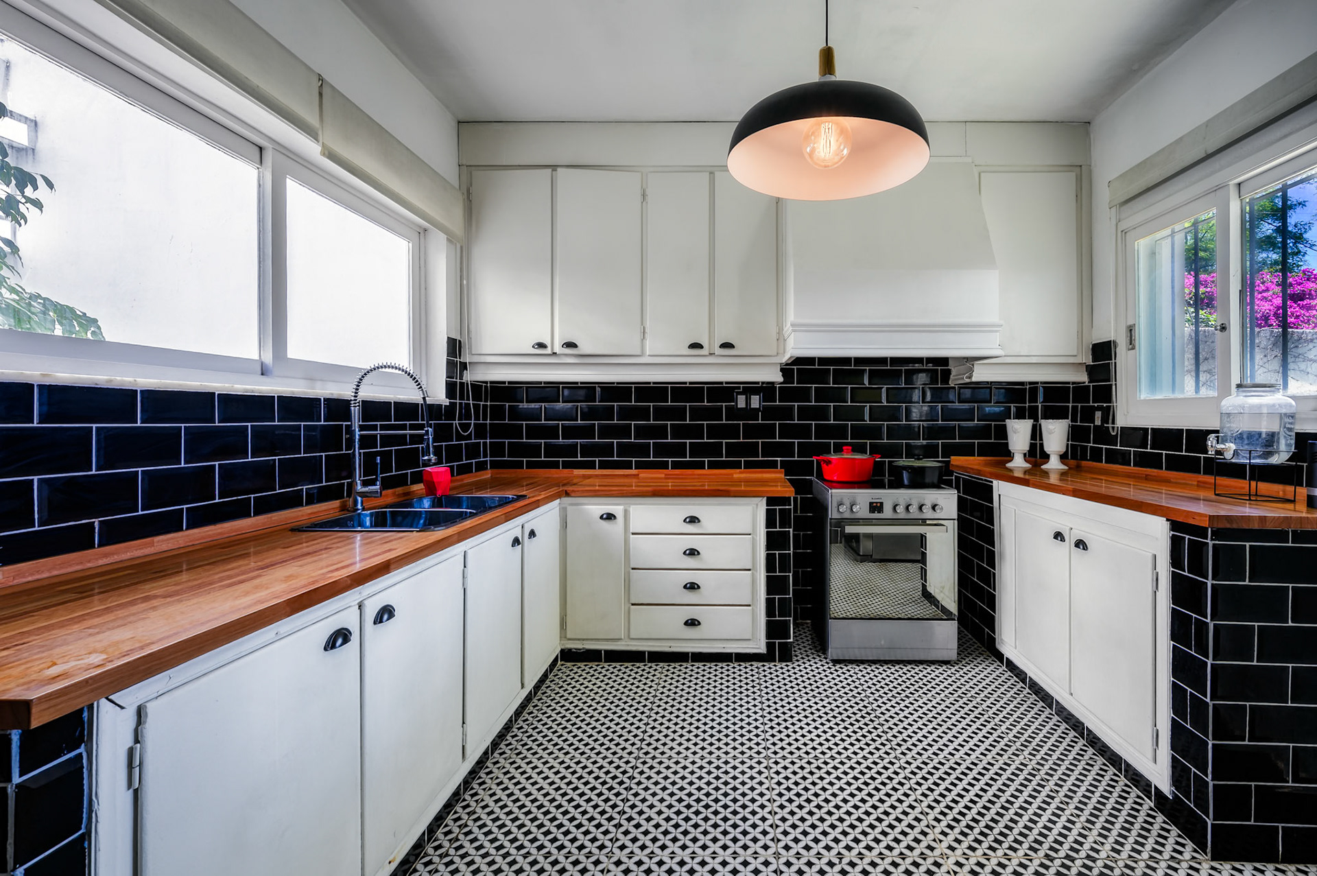 Canada ＆ Plaza Thays