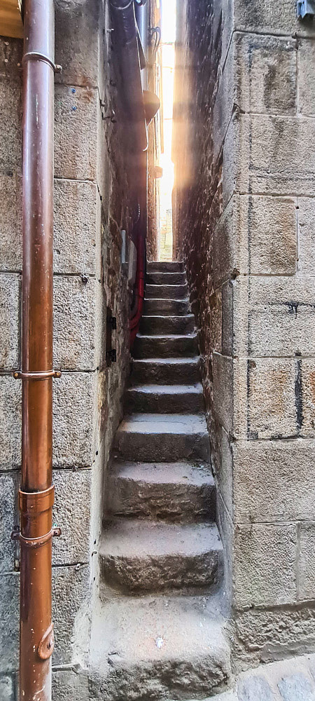 Die schmalste Gasse der Insel.