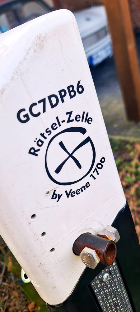 Der Startpfosten an der Rätsel-Zelle