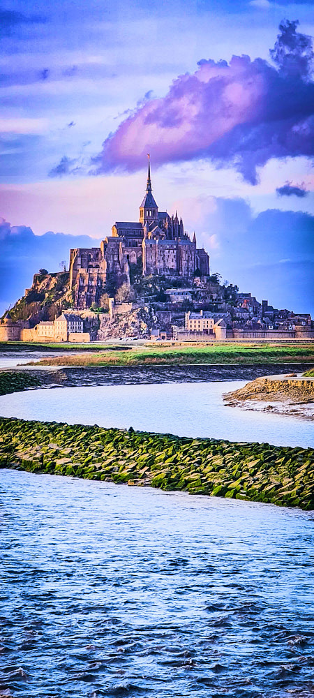 Blick auf Le Mont Saint Michel kurz vor dem Sonnenuntergang.