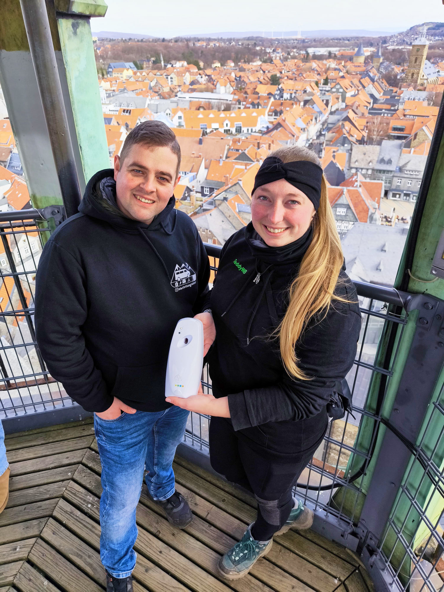 Mit der Dose auf der Aussichtsplattform