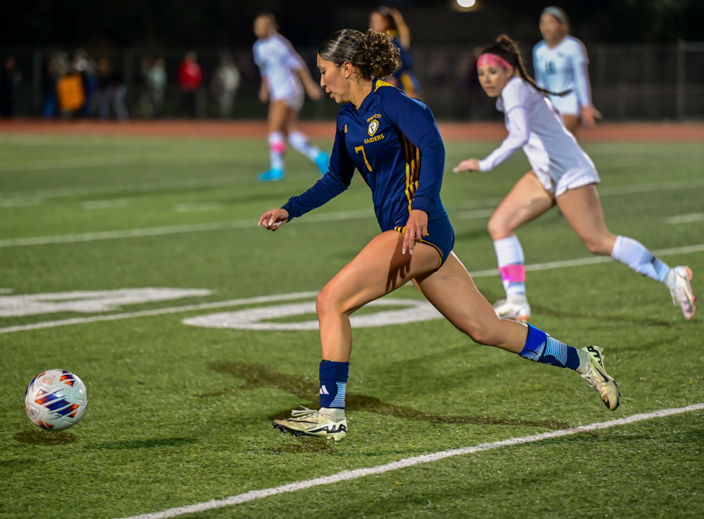 River City versus Pioneer High School girls soccer game. Photo by Duv Cardenas in West Sacramento, CA.
